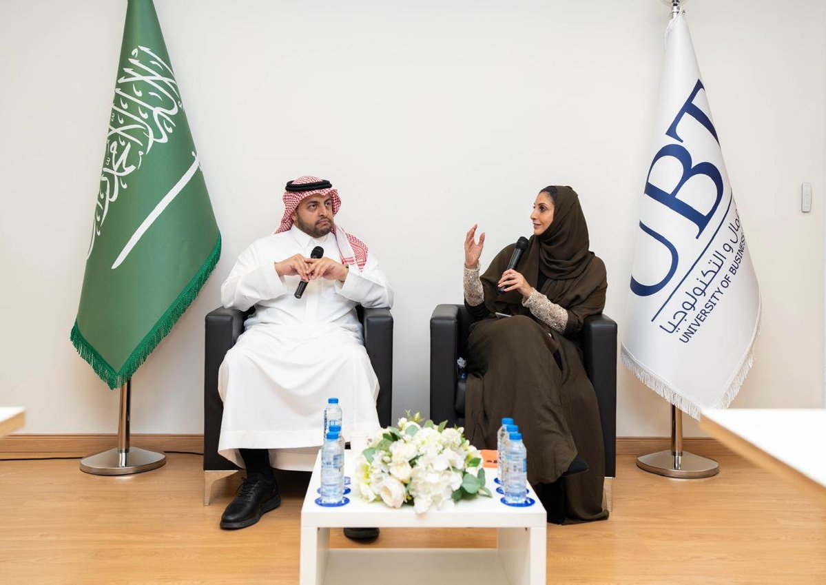 UBT_EDU's tweet photo. جامعة الأعمال والتكنولوجيا تستضيف جلسة حوارية حول البنية التحتية للمهمات الفضائية ضمن فعاليات #أسبوع_الفضاء_العالمي

ضمن فعاليات أسبوع الفضاء العالمي 2026، استضافت جامعة الأعمال والتكنولوجيا، ممثلةً في عمادة شؤون الطلاب، وذلك في رحاب الحرم الجامعي بالكورنيش، المهندس مريح الشهراني، مدير عام أنظمة الفضاء والبنية التحتية في وكالة الفضاء السعودية، والنائب الأول المنتخب لرئيس لجنة الأمم المتحدة لاستخدام الفضاء الخارجي في الأغراض السلمية (COPUOS)، وذلك في جلسة حوارية بعنوان «الفضاء يبدأ من الأرض: البنية التحتية التي تجعل المهمات ممكنة»، أدارتها مستشارة كلية إدارة الأعمال الدكتورة ضحى أبو السعود.

وتناولت الجلسة الدور المحوري الذي تؤديه البنية التحتية الأرضية في إنجاح المهمات الفضائية، وأهمية التكامل بين المحطات الأرضية ومراكز العمليات وأنظمة الاتصالات والبيانات في بناء منظومة فضائية متكاملة، إلى جانب استعراض أبرز التحولات والتطورات المتسارعة التي يشهدها قطاع الفضاء.

كما سلطت الضوء على الفرص المهنية الواعدة في قطاع الفضاء، والتخصصات والمهارات التي يتطلبها القطاع خلال المرحلة المقبلة، إضافةً إلى دور الجامعات ومؤسسات التعليم العالي في دعم البحث والتطوير والابتكار، والإسهام في بناء القدرات والكفاءات الوطنية المؤهلة للعمل في هذا القطاع الحيوي.

وشهدت الجلسة تفاعلًا من الحضور من خلال النقاشات والأسئلة التي تناولت مستقبل قطاع الفضاء في المملكة، والفرص المتاحة أمام الشباب للانخراط في مجالاته المختلفة، وأهمية الاستثمار في التعليم والتأهيل وتنمية المهارات بما يعزز مشاركة الكفاءات الوطنية في بناء منظومة فضائية سعودية متنامية ومستدامة.

واختُتمت الجلسة بالتأكيد على أن الطموح نحو الفضاء لا ينطلق من منصات الإطلاق فحسب، بل يبدأ من بناء القدرات على الأرض؛ من خلال الإنسان المؤهل، والبنية التحتية المتطورة، والبحث العلمي والابتكار والتكامل بين مختلف القطاعات.

وتأتي هذه الفعالية ضمن جهود عمادة شؤون الطلاب بجامعة الأعمال والتكنولوجيا في الاحتفاء بالمناسبات والأيام الدولية، وإثراء التجربة الجامعية للطلبة، وتعزيز وعيهم بالقطاعات المستقبلية، وفتح آفاق معرفية ومهنية جديدة أمامهم، بما يسهم في تنمية مهاراتهم وربطهم بالتحولات الوطنية والعالمية في مجالات العلوم والتقنية والابتكار.

#UBT_EDU 

.@saudispace