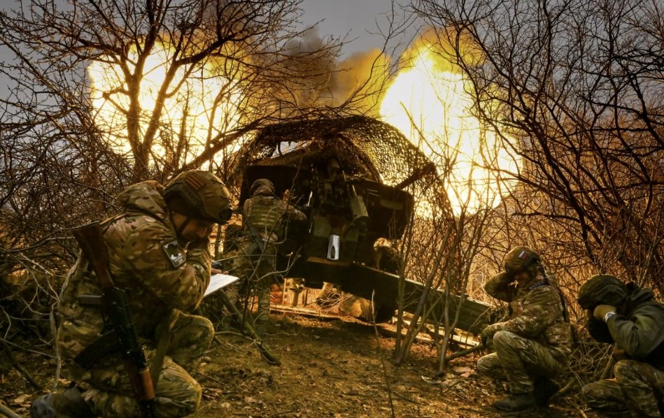 knbor17292827's tweet photo. In the silent evening, crows gather around the charred battlefield, and patrols keep watch over the enemy camp. https://t.co/x6pGRYycq4
