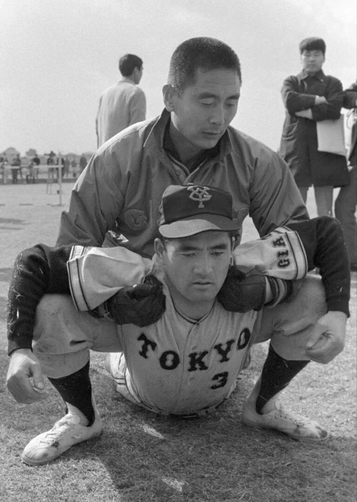 knightma310's tweet photo. カネヤンが昔言ってたのは、彼が巨人に移籍した頃の長嶋茂雄選手は

コンディショニングについての知識が薄く

加齢を補うことができずにパフォーマンスも低下しかかっていた。

金田さんが食生活やトレーニングなど普段から実践している

コンディショニングをやり始めるとみるみる改善したという https://t.co/H0gZpu9yfh