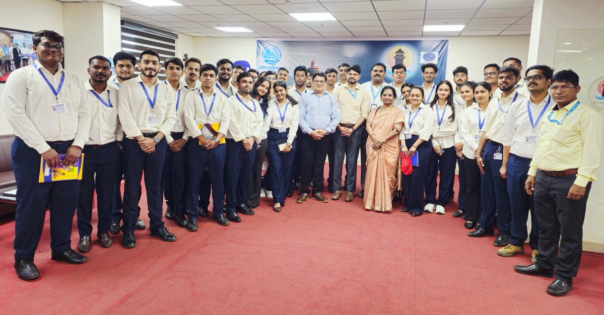 AkhilNavik's tweet photo. Students of N. M. Lokhande Maharashtra Institute of Labour Studies,  visited the Seafarers Club, JNPA, gaining valuable practical exposure to seafarers’ welfare, maritime labour and port operations.
@JNPort @shipmin_india https://t.co/ScYxkgfIpQ