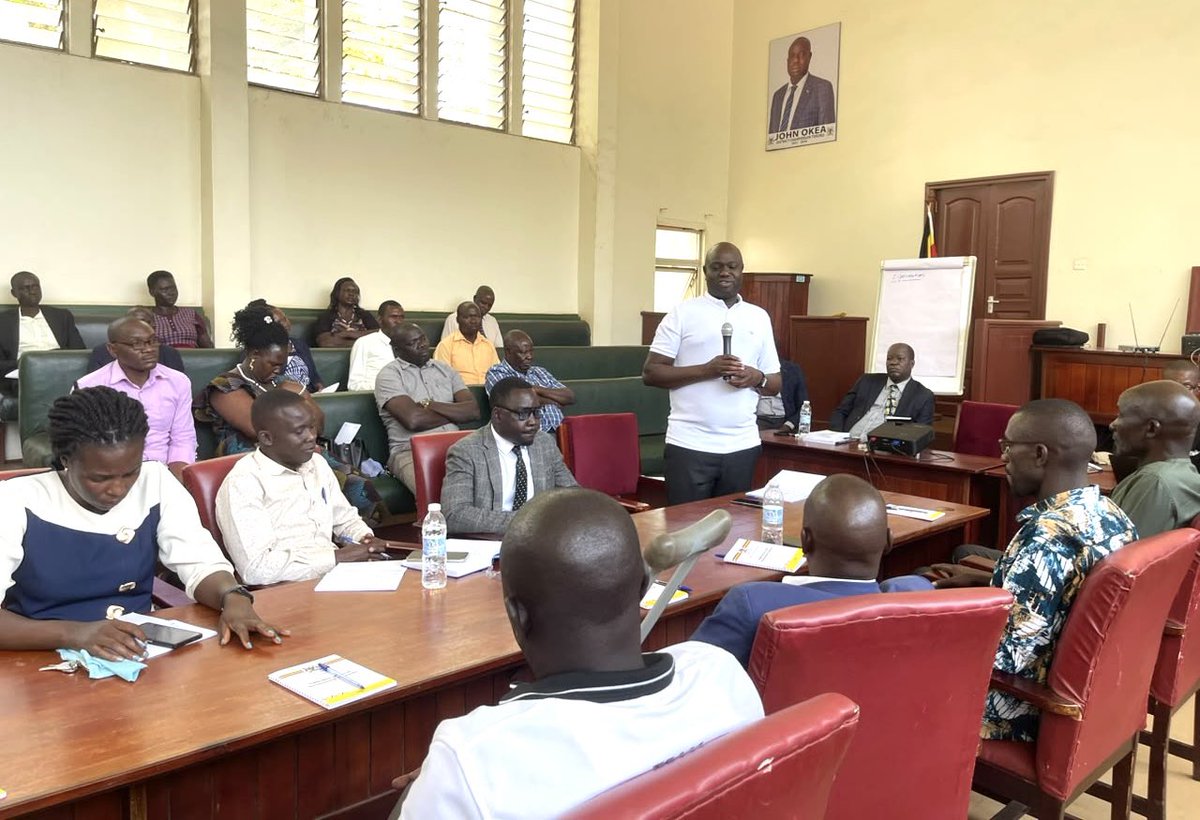 MoLGUganda's tweet photo. Tororo CAO Calls for Teamwork as Council Induction Begins

Tororo District CAO Mr. Wambi Richard has urged newly elected council members to understand their roles and build strong working relationships with technical staff to strengthen service delivery

#InductionOfLocalCouncils https://t.co/fvrH5Z62zF
