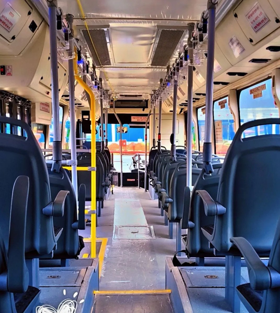 MH04Thane's tweet photo. Image shows new Olectra of BEST to have different seats than the current ones along with a rotating arm rest https://t.co/iWRH7VNJuf
