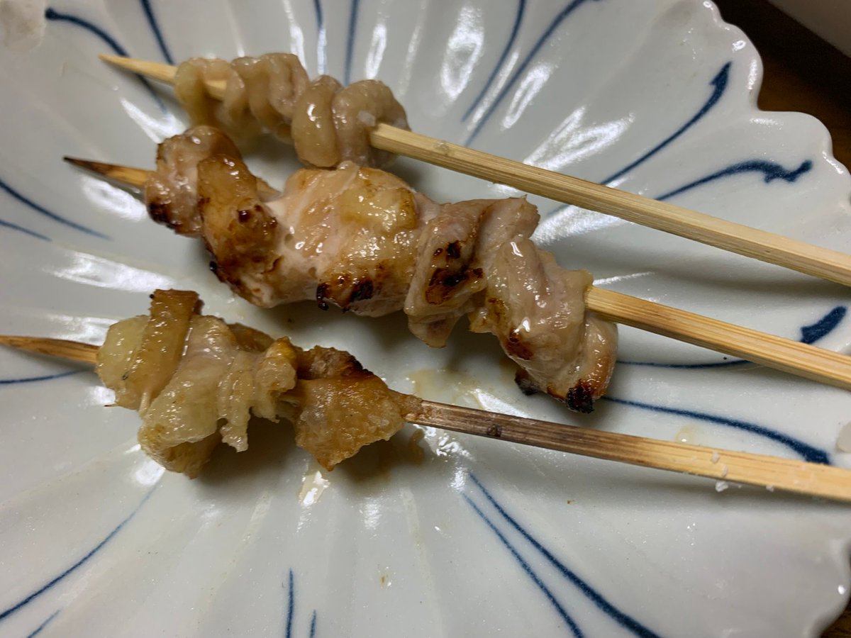 Atg2016atg's tweet photo. 夕食
・焼き鳥
鹿児島県産若鶏もも肉と皮、ししとう、さやいんげんを
「炙りや」で串焼き
これでビール350ml×1、純米酒×5
しめは炊きたて白米＋黒ごま塩、昨日の酒粕入り味噌汁にさやいんげん足し
わかめの酢の物白すりごま和え、納豆
食欲は○の中くらいでしたがとてもおいしかったです

良い夕べを https://t.co/FVmFw3hyYA
