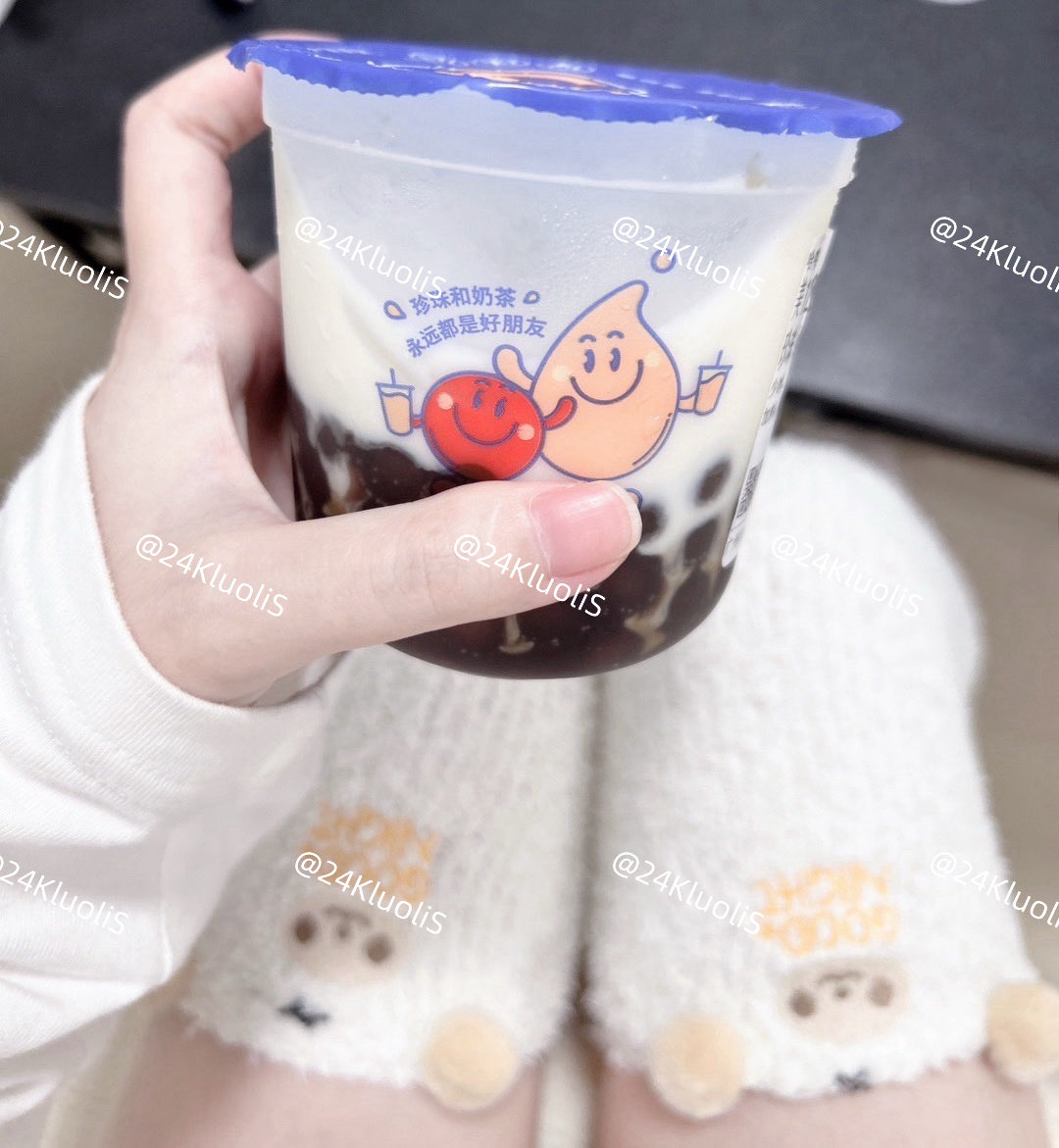 24KluoliS's tweet photo. 🍒 最近天气越来越凉啦，⚠️小狗们一定要注意保暖呀🥺不要为了好看穿得太少，别忘了及时添衣服。晚上出门的话记得多穿一点，照顾好自己，千万不要感冒了。希望小狗们都健健康康的，暖暖地度过呀��🤍 https://t.co/rQn6ziM0s8