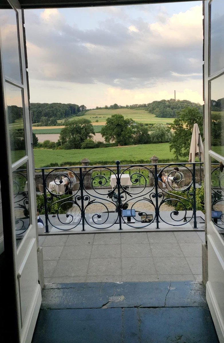 1steigerman's tweet photo. #Chateau #Neercanne in #Maastricht kreeg dit jaar terecht verdiend de Service Award een speciale erkenning binnen de Michelin gids voor personeel dat uitblinkt in gastvrijheid. https://t.co/nc7Y3864C5