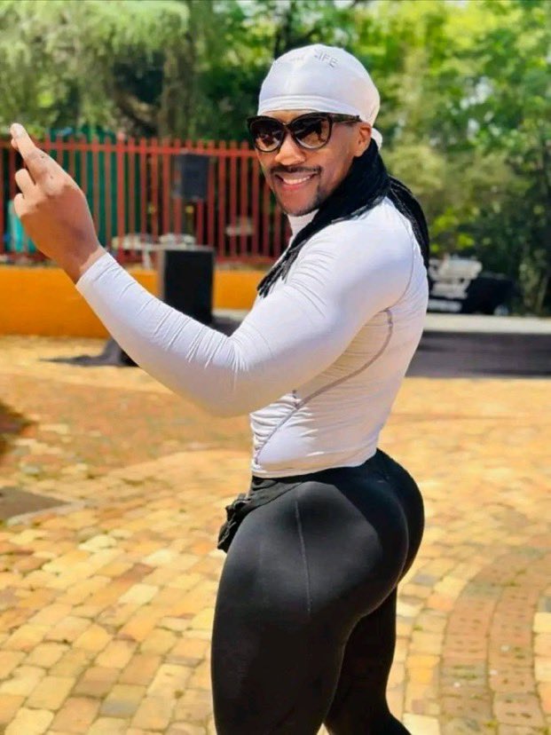 Za_Kimotho's tweet photo. Kenyan Forex trader                  South African Forex trader https://t.co/4Df3zJLh6z