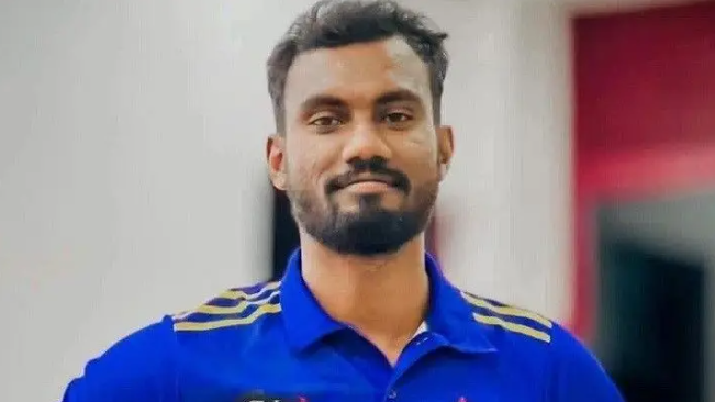 clashreport's tweet photo. A 24-year-old Sri Lankan migrant worker, Anojan Sivarasa, has been sentenced to death in Saudi Arabia for blasphemy over a Facebook comment insulting the Prophet Muhammad.

Sivarasa deleted the comment and posted an apology, but screenshots were sent to his employer, leading to his arrest in July. 

He was initially sentenced to five years in prison and fined 3 million Saudi riyals, but prosecutors appealed for the case to be handled under Sharia law, and an appellate court imposed the death penalty on 17 September.

Sri Lanka is seeking clemency, with President Anura Kumara Dissanayake promising to pursue a pardon and a legal delegation travelling to Saudi Arabia. 

Sivarasa's family says it has received no news from him since 28 September, while Saudi authorities have announced no execution date.

Source: BBC