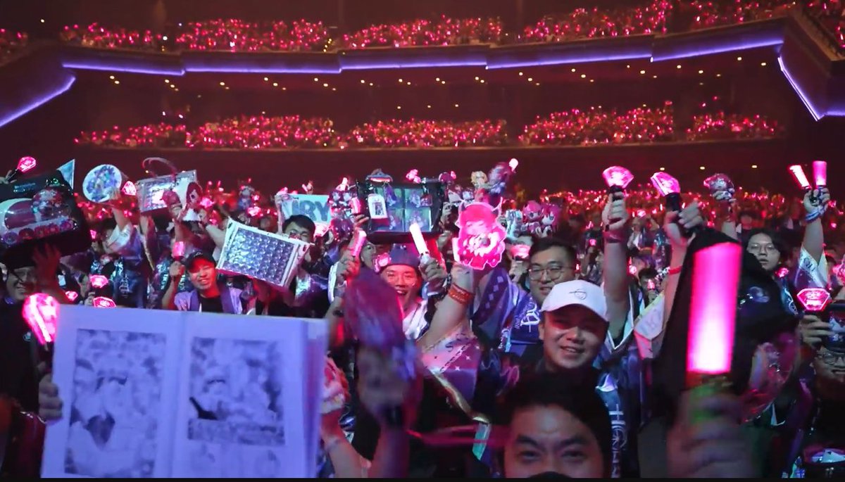 Mikururun's tweet photo. YOU GUYS ARE CRAZYYYYYY
THE BL BOOOOOKKKKKKK
#IRySConcert2026 https://t.co/4i9hvHlPbo