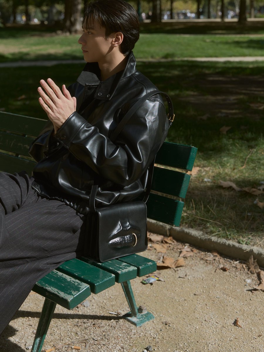 harit_keng's tweet photo. Free day . Finally finally 

KENG NAMPING IN PARIS FW27
@Schiaparelli #Schiaparelli #PFW #nampingster #KengNamping #KengHarit https://t.co/CvXT7mb0wu