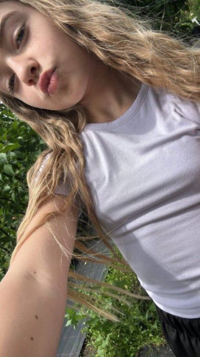 dasha_ur's tweet photo. Can I be your princess 👸🏼 https://t.co/NsZu4NwijW