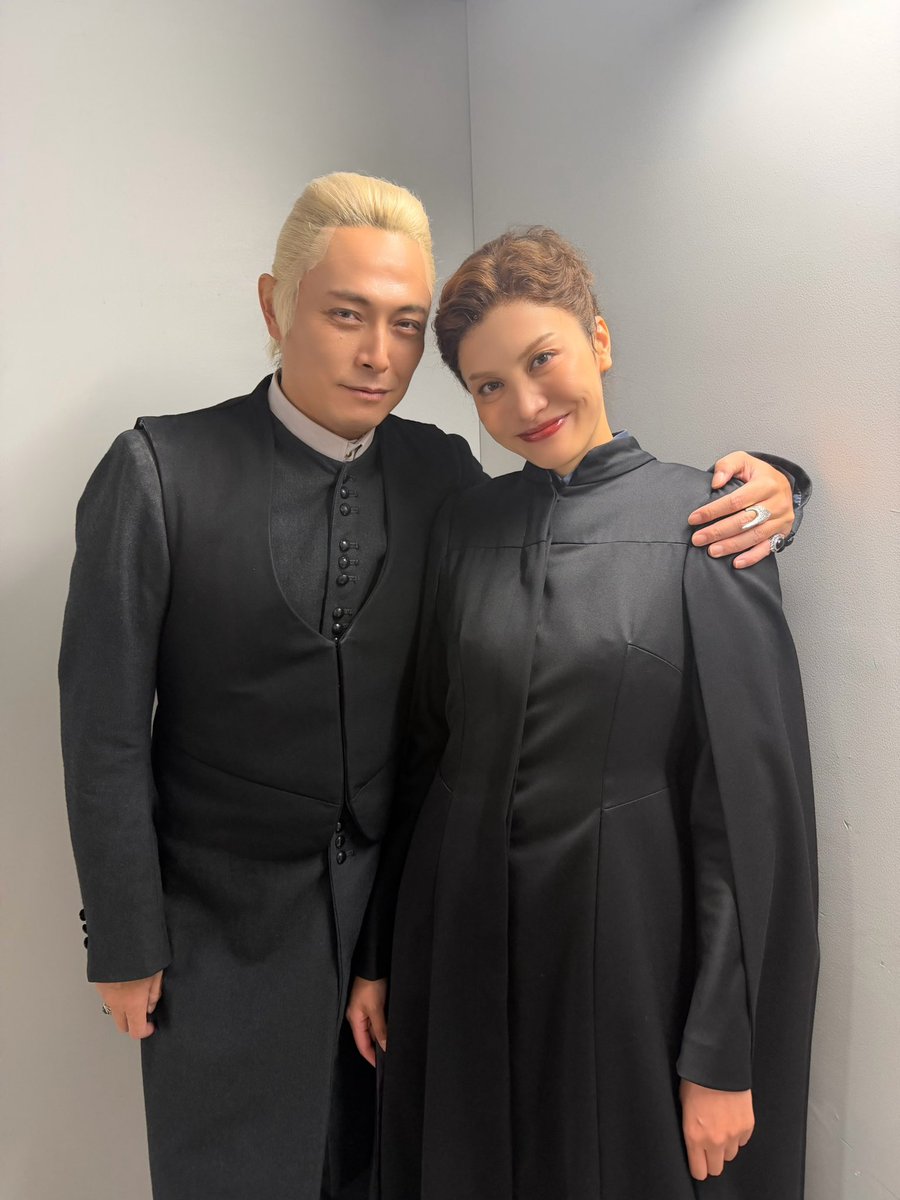 nakabeppuaoi's tweet photo. メイちゃんの執事から17年の時を経て
今度は姜君と魔法の世界で再会しました！根津ちんと不二子がドラコとハーマイオニーに。17年経っても息ぴったり🫶笑
こうやって写真並べるとエモいねぇー🖤 https://t.co/QHxy1iXhPZ