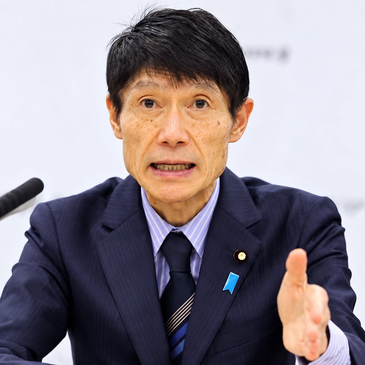 KAZfazeone's tweet photo. この大臣…頭大丈夫なんか？

楽天の「1億100万人分」の個人情報を700ドルで販売するとの投稿が出た問題。

これに古川デジタル相が
『自分の情報は自分で守って』

ちょちょっ待って💦
ついにデジタルまで自己責任論！

【1億100万人分やぞ！？】

パスワードや2段階認証はこっちでやるわ

でも企業に預けた氏名、住所、電話番号まで俺らがどうやって守るんだよ！

て言うか
それも分からん程度のリテラシーでデジタル担当大臣やってんの！？

世も末……。
