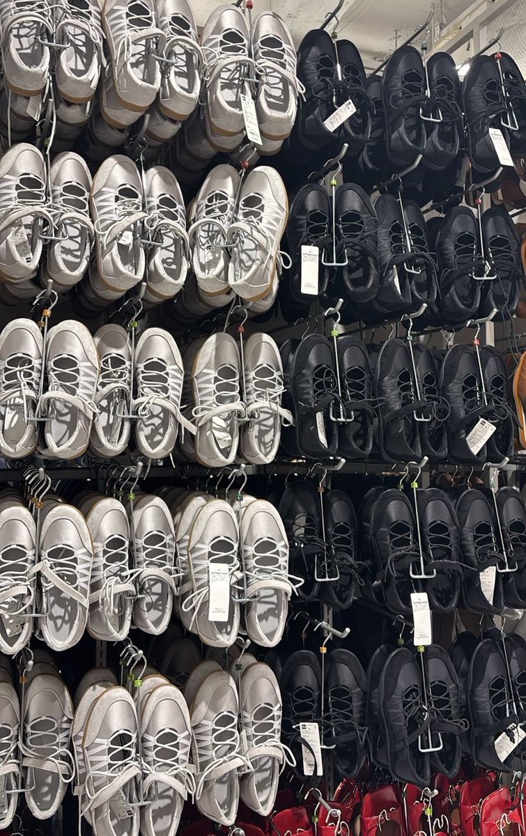 sprkledust's tweet photo. open jastip GU ballet shoes SALE
now only 260k dp 220k🥹
wajib gercep karna pasti cpt soldnyaa😭

eta ina mid oct
handcarry from japan yaa💗 https://t.co/2ZqPw4bQW1