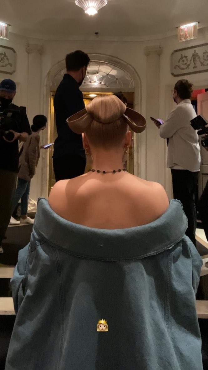 gzbstoriez's tweet photo. CL at the 2021 Met Gala, themed “In America: A Lexicon of Fashion.” Her hair was inspired by traditional Korean keun meori hairstyles worn by female royalty and queens during the Joseon Dynasty

Hair by Hiro &amp; Mari https://t.co/Nj0Ej2n56k