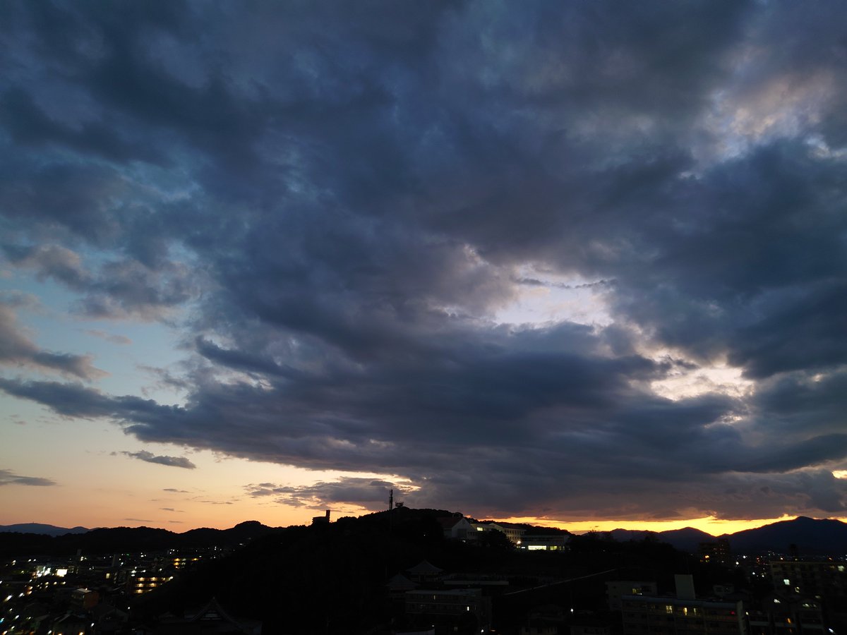 cocca_cocco's tweet photo. ベランダからの眺め。 https://t.co/hPSI4TUTjC