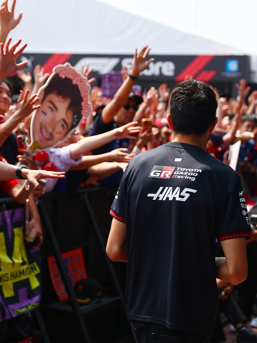 HaasF1Team's tweet photo. We'll never forget this fan forum ❤️🇲🇾

#HaasF1 #F1 #BahrainGP https://t.co/jxzdv5jbj6