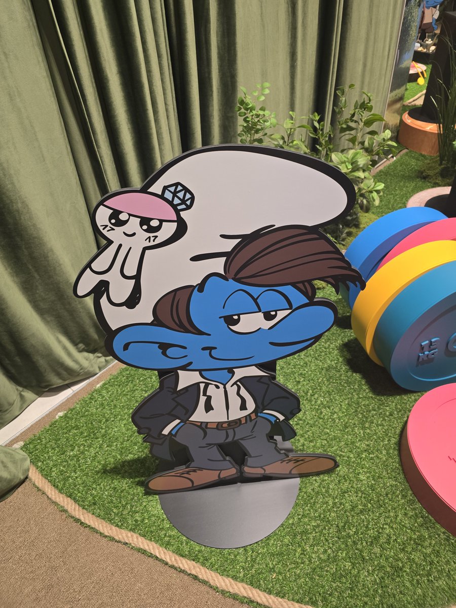 longchacha22's tweet photo. 시계 이쁜데 시계도 팔아주지 ☺️

#SEVENTEEN #세븐틴_스머프 #SEVENTEEN_SMURFS
#SEVENTEEN_SMURFS_EXHIBITION #THE_LOST_MELODY https://t.co/J3wVjQ7rez