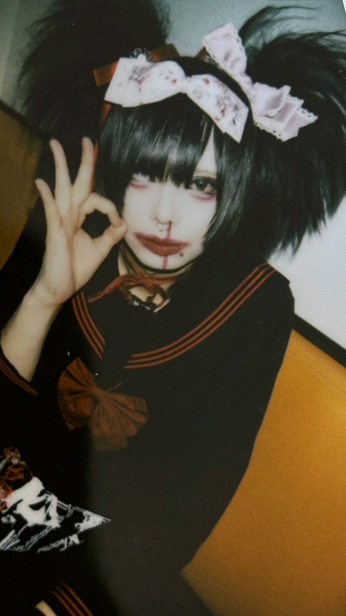Maaajonez's tweet photo. Am I delulu or someone is selling fake Hiro cheki??? https://t.co/GVQrSCzhSH