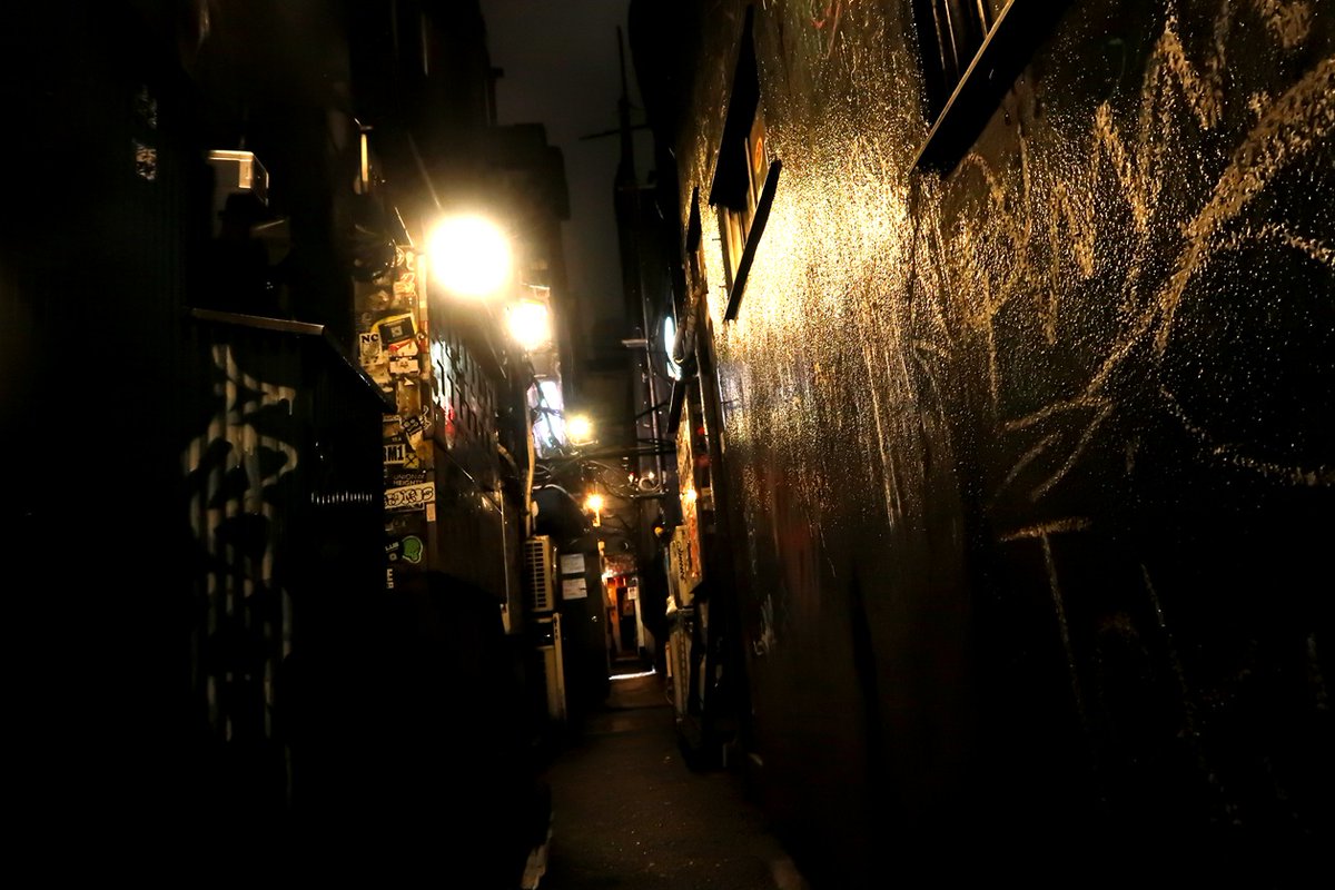 komae2101935760's tweet photo. #tokyo
#shinjuku
#goldengai
#snapshot
#streetphotography
#canon
#G7X
#路上写真
#写真好きな人とつながりたい
#新宿
#ゴールデン街 https://t.co/1CVfNtNnae