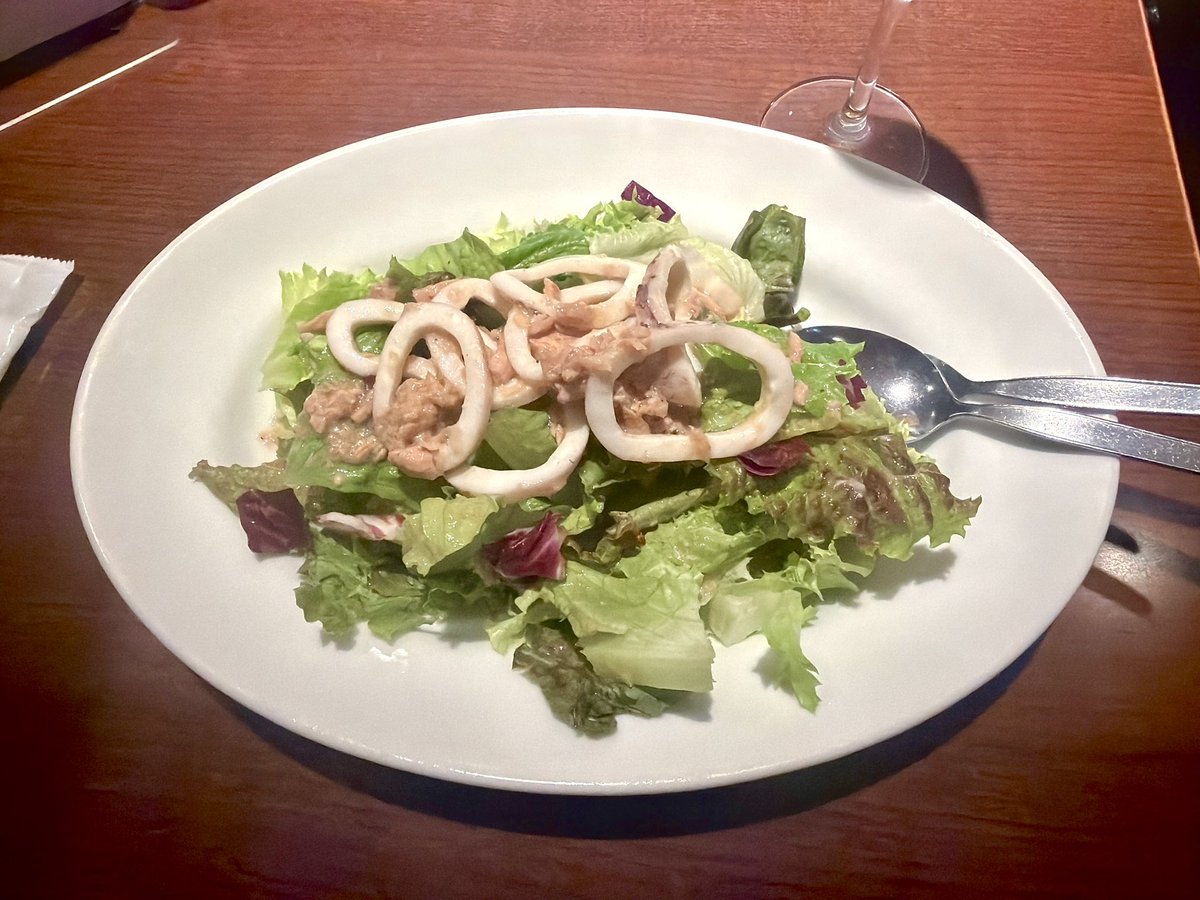 ohgenkyo's tweet photo. 今日は休み
昨晩はカプリチョーザでイカとツナのサラダを食べた
かつて函館にあった時このサラダ大好きだったのよ
まだ大町に住んでいて3人家族だった時 https://t.co/iG9BGY7Wrh