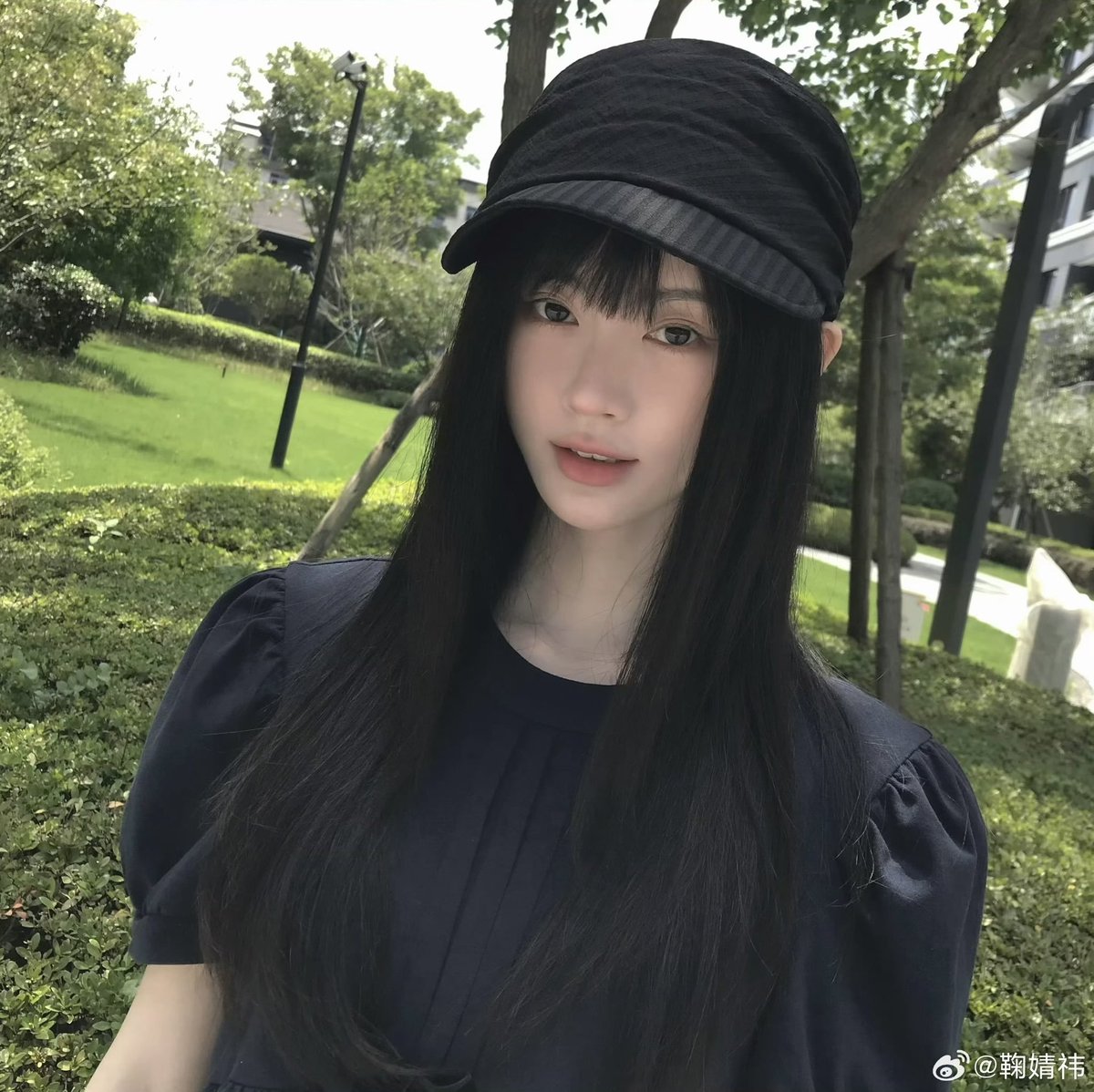 ojujingyi's tweet photo. 𝗦𝘂𝗻-𝗱𝗿𝗲𝗻𝗰𝗵𝗲𝗱 𝗱𝗮𝘆, there is nothing quite like the simple pleasure of a stroll through a verdant park.   𓈒ּ֯݁ ☐ 💭 The sunlight filtering through the leaves creates a play of light and shadow, provides a soothing soundtrack. https://t.co/ahve6G9OyL