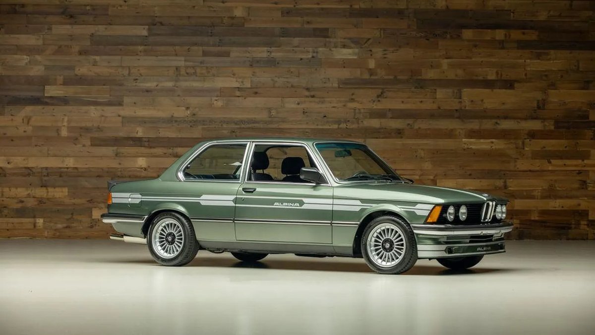 candvbmw's tweet photo. 🚗💨 1982 #Alpina C1 2.3
• 🏁 Base: #BMW E21 323i
• 🛠️ Engine: K-Jetronic fuel injected 2.3L M20 inline-6
• ⚙️ Transmission: 5-speed manual
• 🐎 Power: 143 hp (105 kW) @ 5,800 rpm (stock) → 170 hp (125 kW) (Alpina-tuned)
• 💪 Torque: 140 lb-ft (190 Nm) @ 4,500 rpm (stock) → 155 lb-ft (210 Nm) (Alpina-tuned)
• ⏱️ 0-60 mph: + / - 7.9 seconds (0-100 km/h: 7.9 seconds)
• 🏎️ Top Speed: 130 mph (209 km/h)
• 📅 Production: 462 units (April 1980–July 1983)