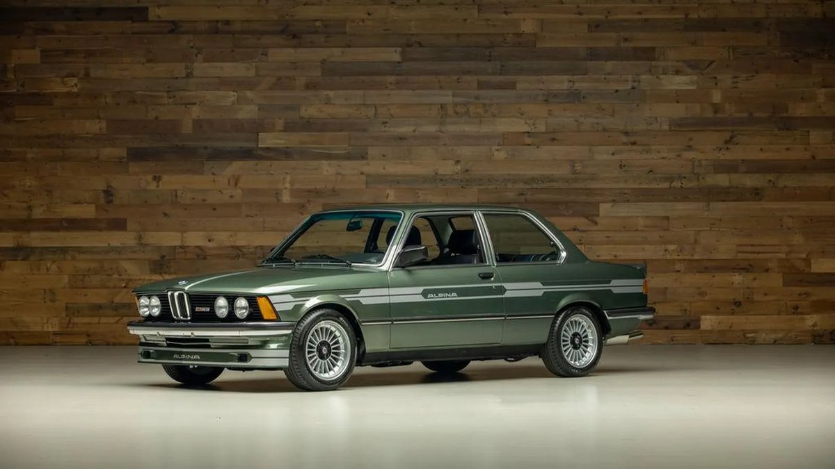 candvbmw's tweet photo. 🚗💨 1982 #Alpina C1 2.3
• 🏁 Base: #BMW E21 323i
• 🛠️ Engine: K-Jetronic fuel injected 2.3L M20 inline-6
• ⚙️ Transmission: 5-speed manual
• 🐎 Power: 143 hp (105 kW) @ 5,800 rpm (stock) → 170 hp (125 kW) (Alpina-tuned)
• 💪 Torque: 140 lb-ft (190 Nm) @ 4,500 rpm (stock) → 155 lb-ft (210 Nm) (Alpina-tuned)
• ⏱️ 0-60 mph: + / - 7.9 seconds (0-100 km/h: 7.9 seconds)
• 🏎️ Top Speed: 130 mph (209 km/h)
• 📅 Production: 462 units (April 1980–July 1983)