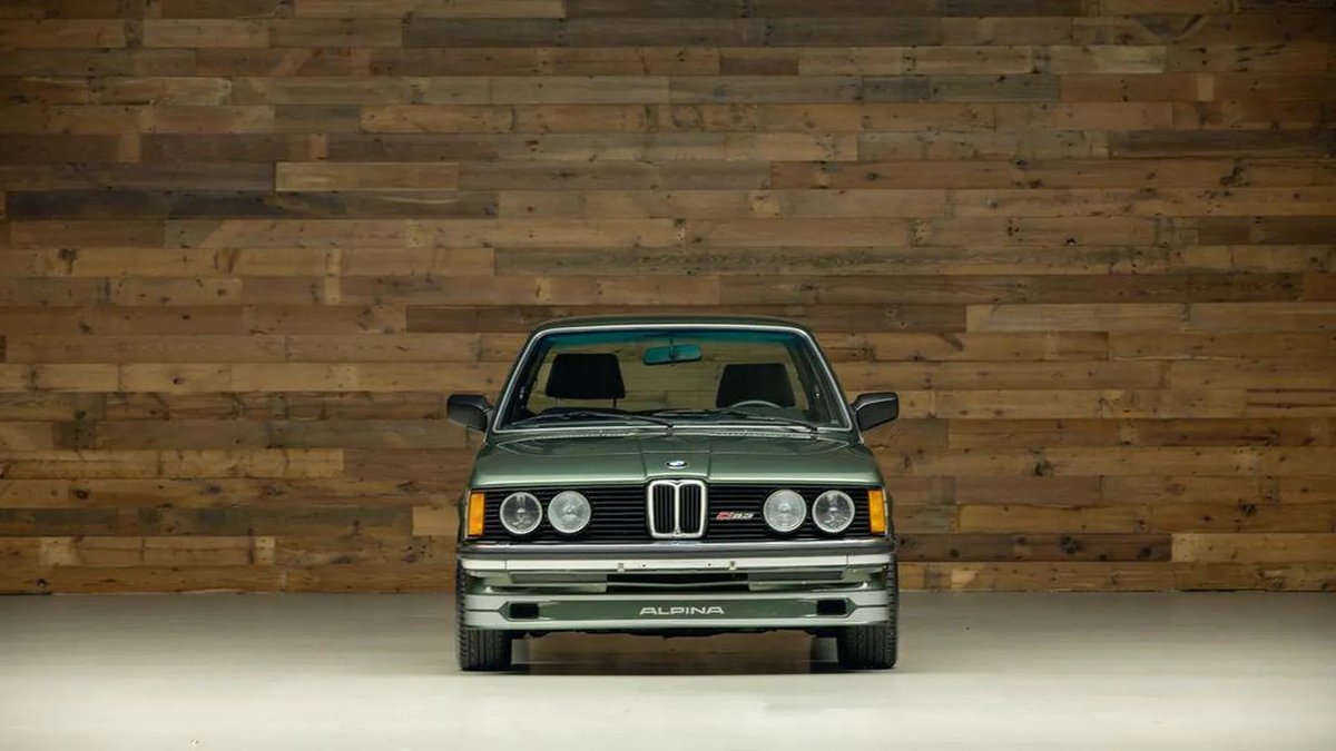 candvbmw's tweet photo. 🚗💨 1982 #Alpina C1 2.3
• 🏁 Base: #BMW E21 323i
• 🛠️ Engine: K-Jetronic fuel injected 2.3L M20 inline-6
• ⚙️ Transmission: 5-speed manual
• 🐎 Power: 143 hp (105 kW) @ 5,800 rpm (stock) → 170 hp (125 kW) (Alpina-tuned)
• 💪 Torque: 140 lb-ft (190 Nm) @ 4,500 rpm (stock) → 155 lb-ft (210 Nm) (Alpina-tuned)
• ⏱️ 0-60 mph: + / - 7.9 seconds (0-100 km/h: 7.9 seconds)
• 🏎️ Top Speed: 130 mph (209 km/h)
• 📅 Production: 462 units (April 1980–July 1983)