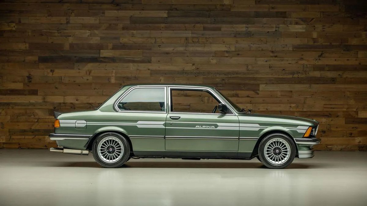 candvbmw's tweet photo. 🚗💨 1982 #Alpina C1 2.3
• 🏁 Base: #BMW E21 323i
• 🛠️ Engine: K-Jetronic fuel injected 2.3L M20 inline-6
• ⚙️ Transmission: 5-speed manual
• 🐎 Power: 143 hp (105 kW) @ 5,800 rpm (stock) → 170 hp (125 kW) (Alpina-tuned)
• 💪 Torque: 140 lb-ft (190 Nm) @ 4,500 rpm (stock) → 155 lb-ft (210 Nm) (Alpina-tuned)
• ⏱️ 0-60 mph: + / - 7.9 seconds (0-100 km/h: 7.9 seconds)
• 🏎️ Top Speed: 130 mph (209 km/h)
• 📅 Production: 462 units (April 1980–July 1983)