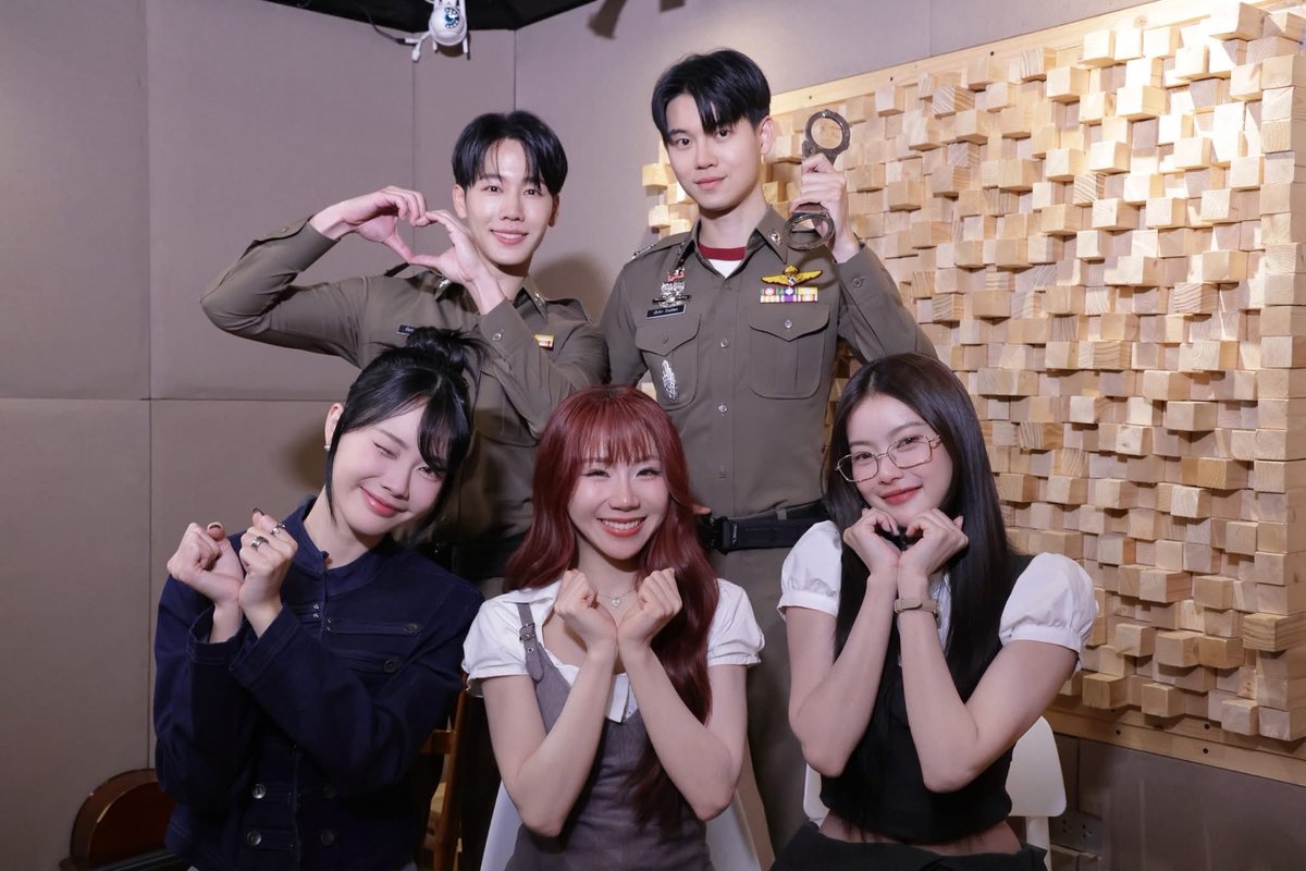 TheoryofYinWar's tweet photo. 3 สาว “PiXXiE” สาดความน่ารักจนใจเจ็บ ส่งเพลง ”น่ารักเกินกำหนด“ OST.ที่ 2 “ที่รักสารวัตรเธียร์“
.
สาดความน่ารักสดใสให้แฟนซีรีส์ “ที่รักสารวัตรเธียร์ | Police In Love” ได้อมยิ้มกันอีกแล้ว สำหรับเพลง ”น่ารักเกินกำหนด“ OST. เพลงที่ 2 ที่แอบสปอยมาในเนื้อซีรีส์ “ที่รักสารวัตรเธียร์ | Police In Love” ไปก่อนหน้านี้
.
“น่ารักเกินกำหนด” ได้ 3 สาว “PiXXiE” “มาเบล, พิมมา, อิงโกะ” มาสาดความน่ารักแบบ Unlimited แถมเพลงนี้ยังได้นักร้องมากความสามารถ “โดม จารุวัฒน์“ ขึ้นแท่นเป็นทั้งผู้แต่งและโปรดิวซ์จนเพลงออกมาน่ารักจนใจเจ็บ เพลงนี้ยังมีชาเลนจ์ท่าเต้นสนุก ๆ ให้แฟน ๆ ได้ครีเอทคลิปกันด้วย
.
รับชม Music Video “น่ารักเกินกำหนด” ได้ทาง YouTube: ARGENTIS RECORDS และสามารถฟังพร้อมกันบน Streaming ทุกช่องทางได้แล้วตอนนี้
.
2nd OST POLICE IN LOVE 
#น่ารักเกินกำหนดMV
#PiXXiE 
#ที่รักสารวัตรเธียร์ 
#PoliceinLove