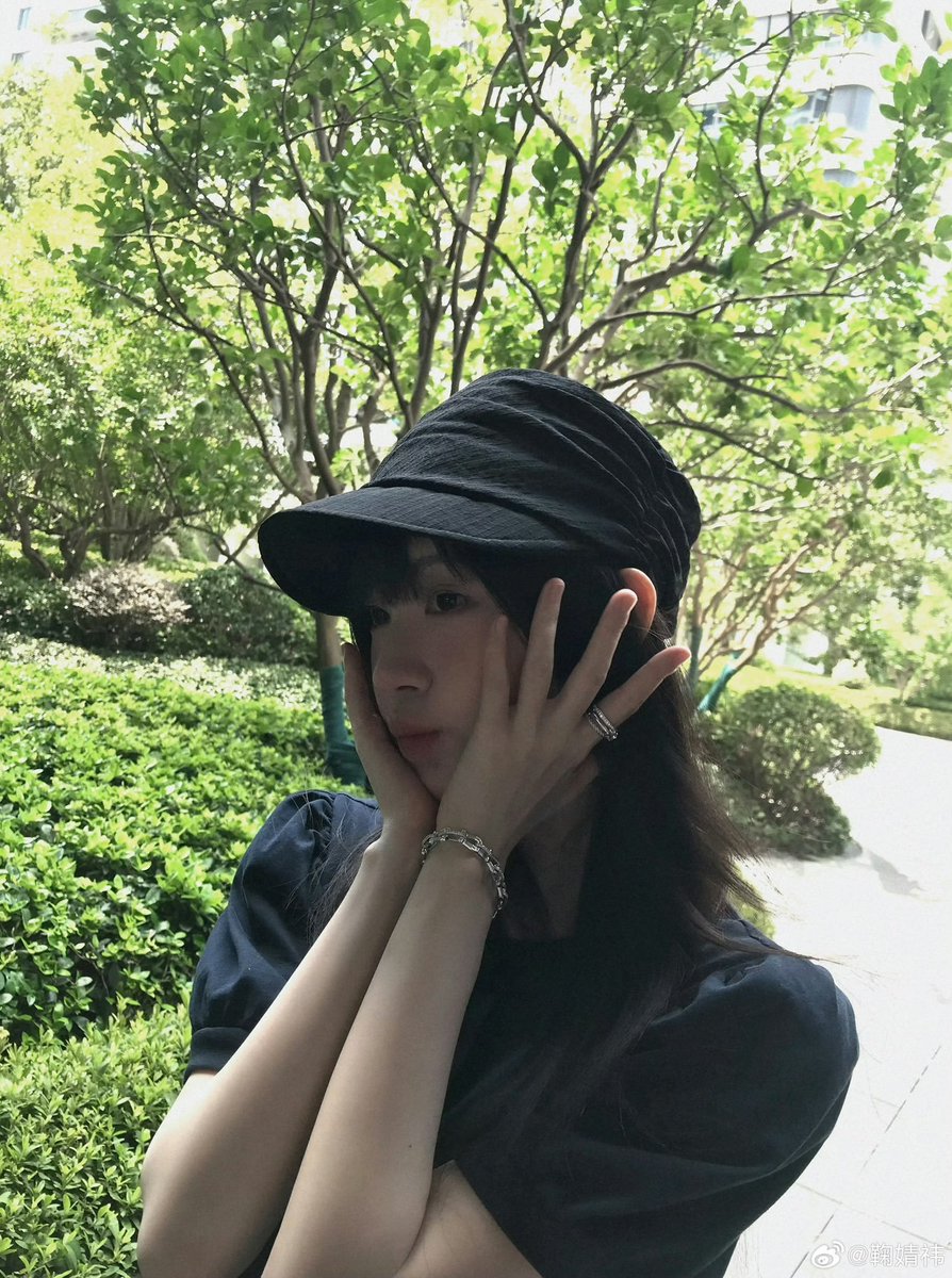 ojujingyi's tweet photo. 𝗦𝘂𝗻-𝗱𝗿𝗲𝗻𝗰𝗵𝗲𝗱 𝗱𝗮𝘆, there is nothing quite like the simple pleasure of a stroll through a verdant park.   𓈒ּ֯݁ ☐ 💭 The sunlight filtering through the leaves creates a play of light and shadow, provides a soothing soundtrack. https://t.co/ahve6G9OyL