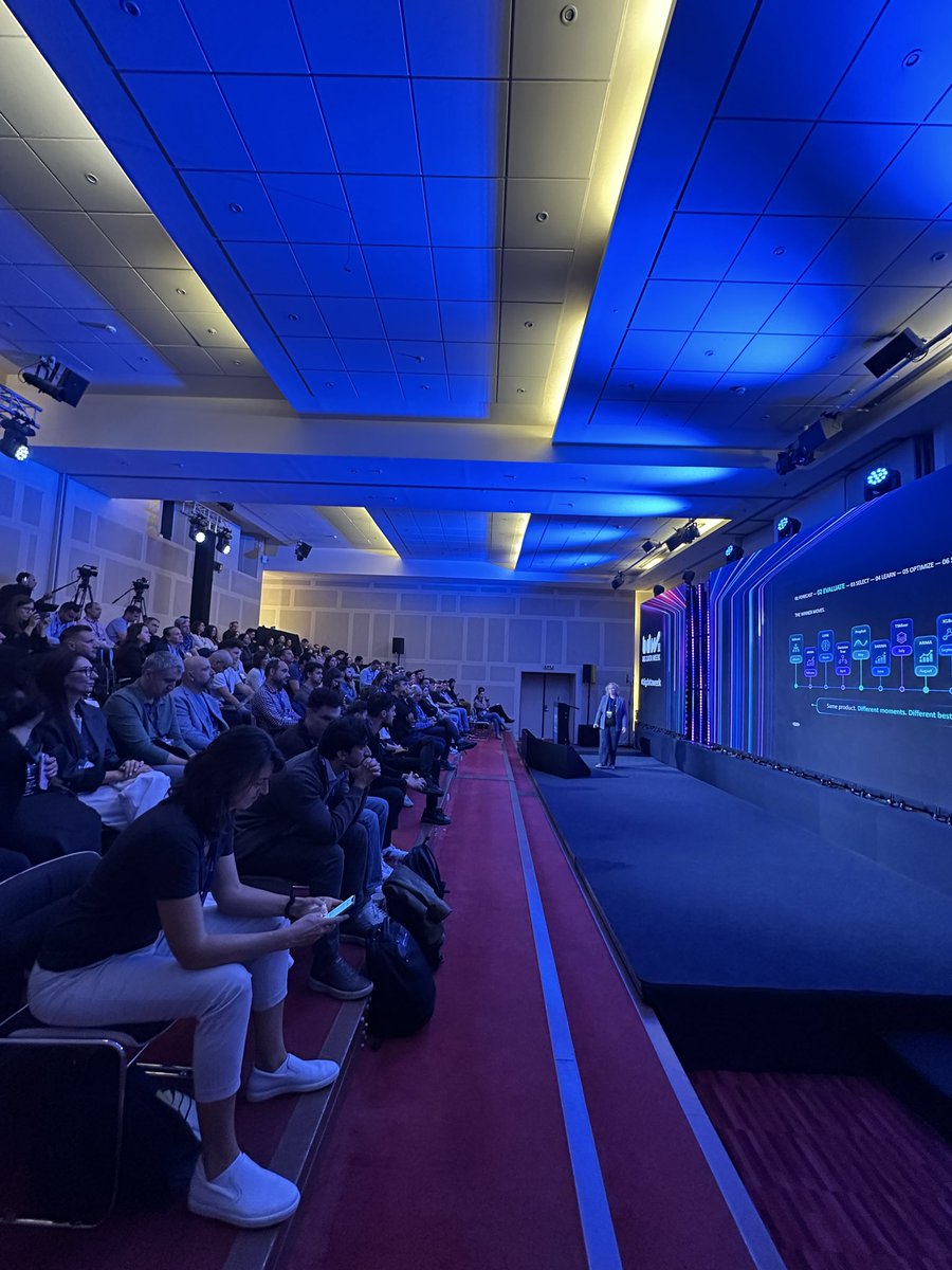 bigdataweek's tweet photo. 🔵 One forecasting model won’t work equally well for thousands of products. So how do you choose? Coralia Zotic from @EPAMSystems is sharing how competing forecasting methods can support better inventory decisions with fewer stockouts and less excess stock.

#bigdataweek #bdw2026 https://t.co/hSCNBc01kI