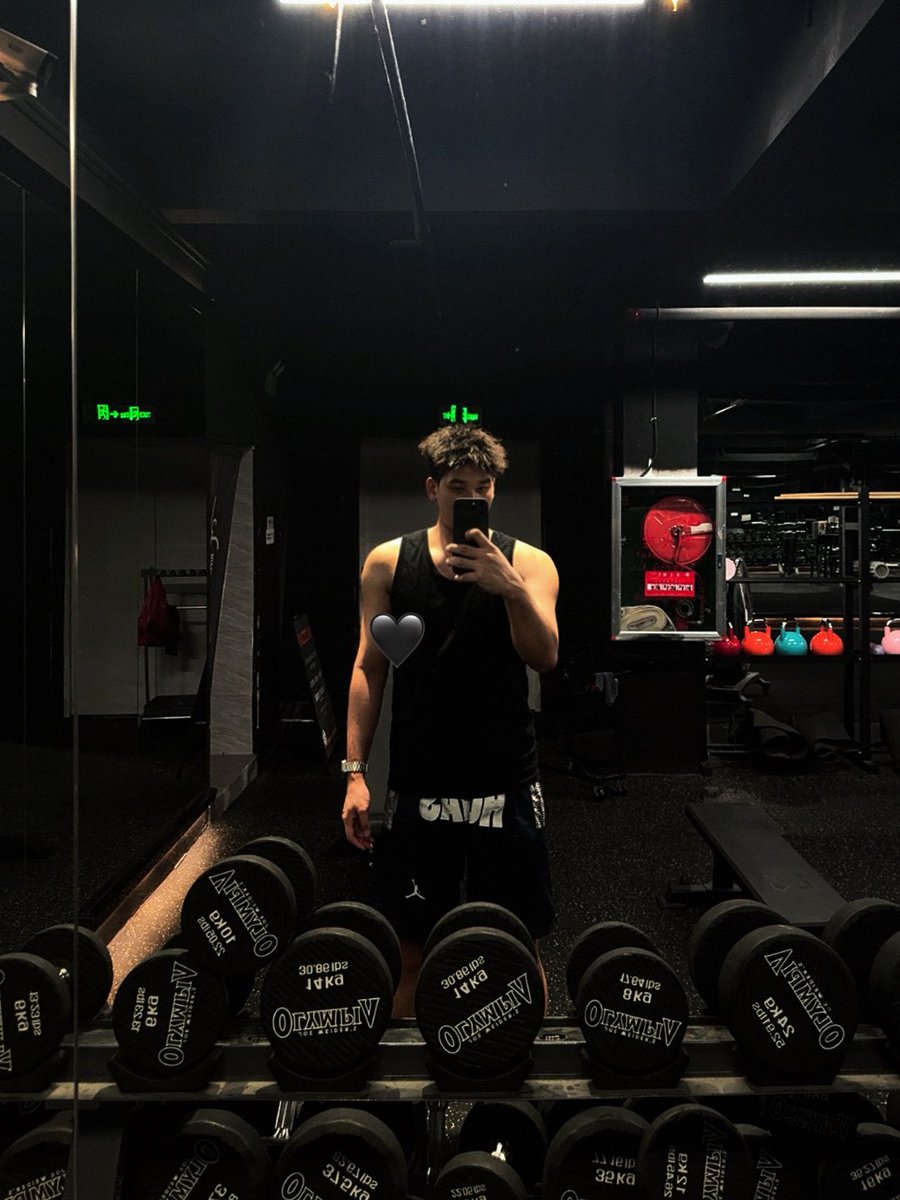 Pan277336's tweet photo. 做不了生活的主人，做你的可以吗？
#直男 #185黑皮体育生 https://t.co/GYnTcVeu0n