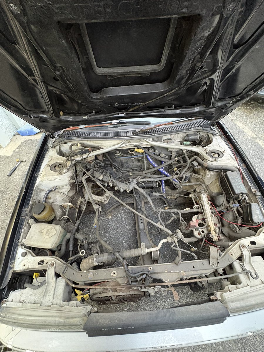 wuac_waseda's tweet photo. 【車売ります】

長年放置してました92レビンを売却します。
価格はエンジンセットで30万円で！
書類はあります。
部品取り程度でお考えください。

現在ナンバー／エンジン乗ってないため積車での引き取りでお願いします

#車売ります #レビン https://t.co/d9awUEQUcj