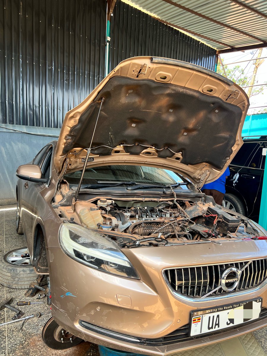ArafatMawejje's tweet photo. V40 2017 2.0L inscription 
Coolant leakage 
#volvocars https://t.co/zVNONGiLjw