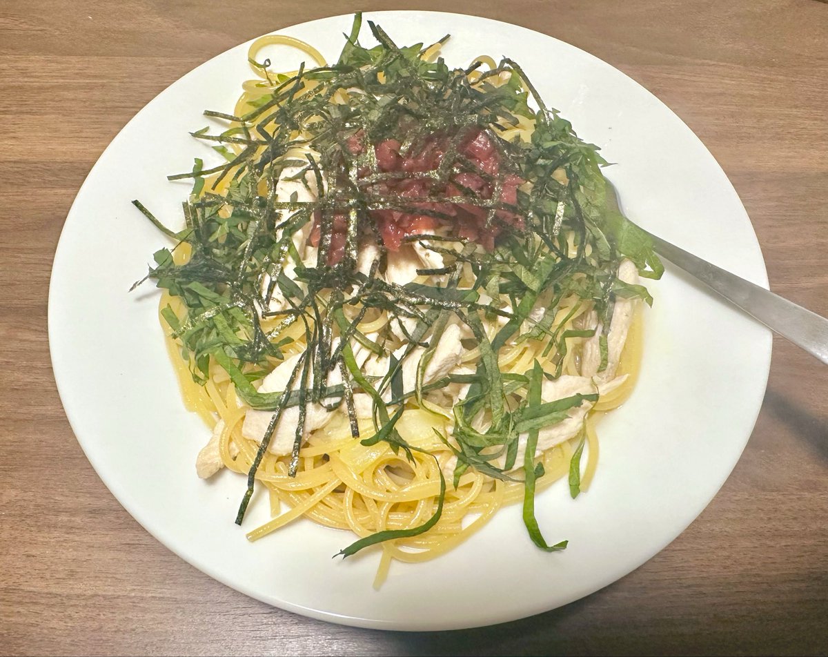 medapriii's tweet photo. 鶏胸肉の梅しそ海苔パスタ🐓🔴🌿
学生の頃少しバイトしていたグラッチェガーデンズというイタリアンファミレスで1番好きなメニューでした。
とても辞めたくて、ボクシング
本気でやるって嘘ついて辞めました。
もし本気でやってたらメダル・パッキャオ・メイウ��ザーの時代がありましたねきっと。 https://t.co/gVGQB6aUN2
