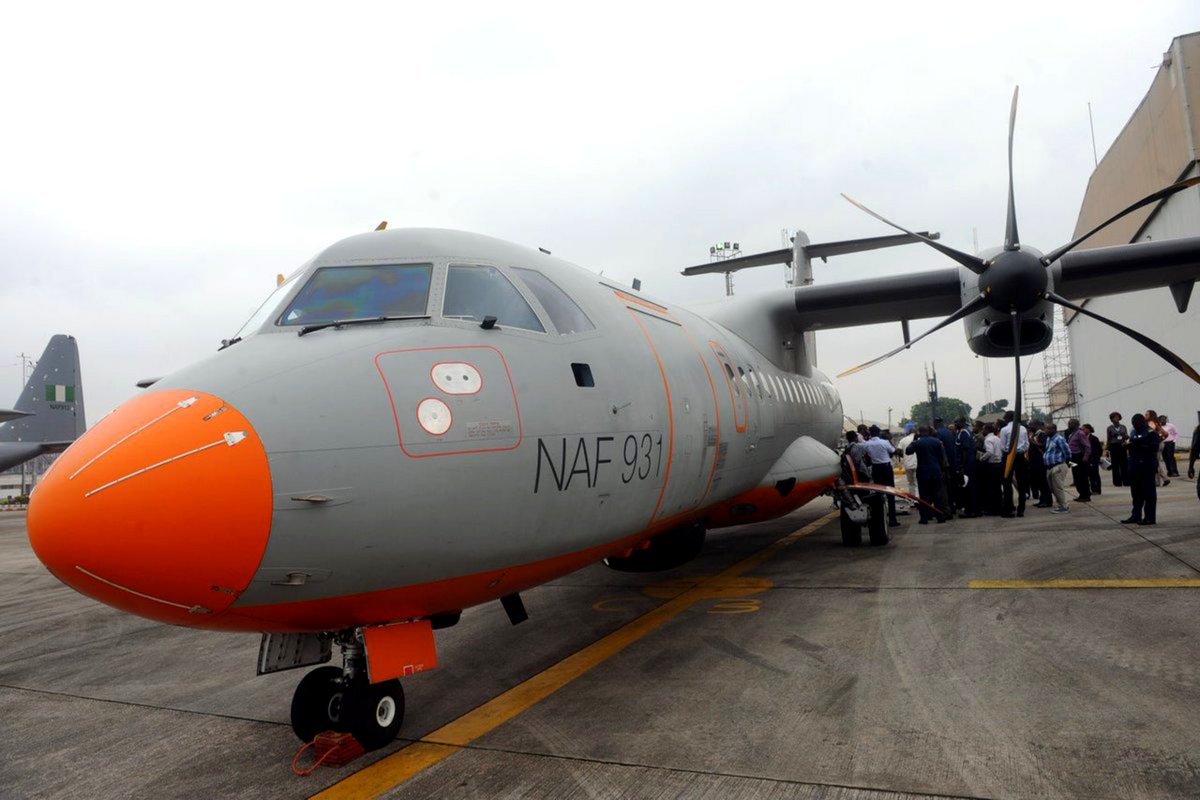 nanana365media's tweet photo. 🔴NIGERIA 🇳🇬| A @NigeriaAirforce plane crash has left 32 people dead in Ondo State. The aircraft, an ATR-42, crashed on Monday, October 5, 2026, in a swampy area of Igbokoda region, in the southwest #Nigeria. All 32 people on board—25 passengers and seven crew members—perished. https://t.co/5icyOA0Wxr