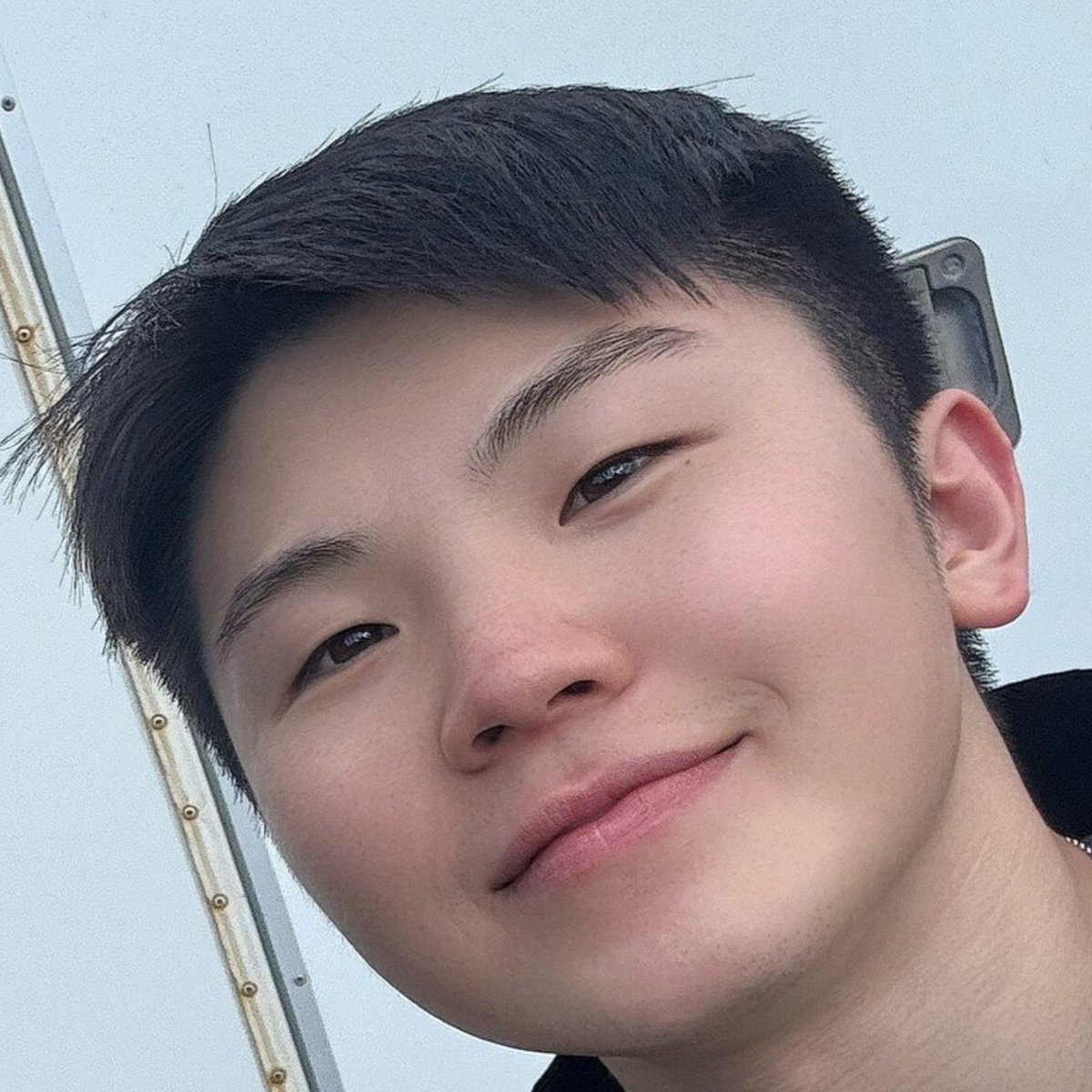 gyujiverse's tweet photo. sunburnt nose, groomed eyebrows, growing stubble 

oh woozi you are so endearing https://t.co/wfl7Y4hJfo