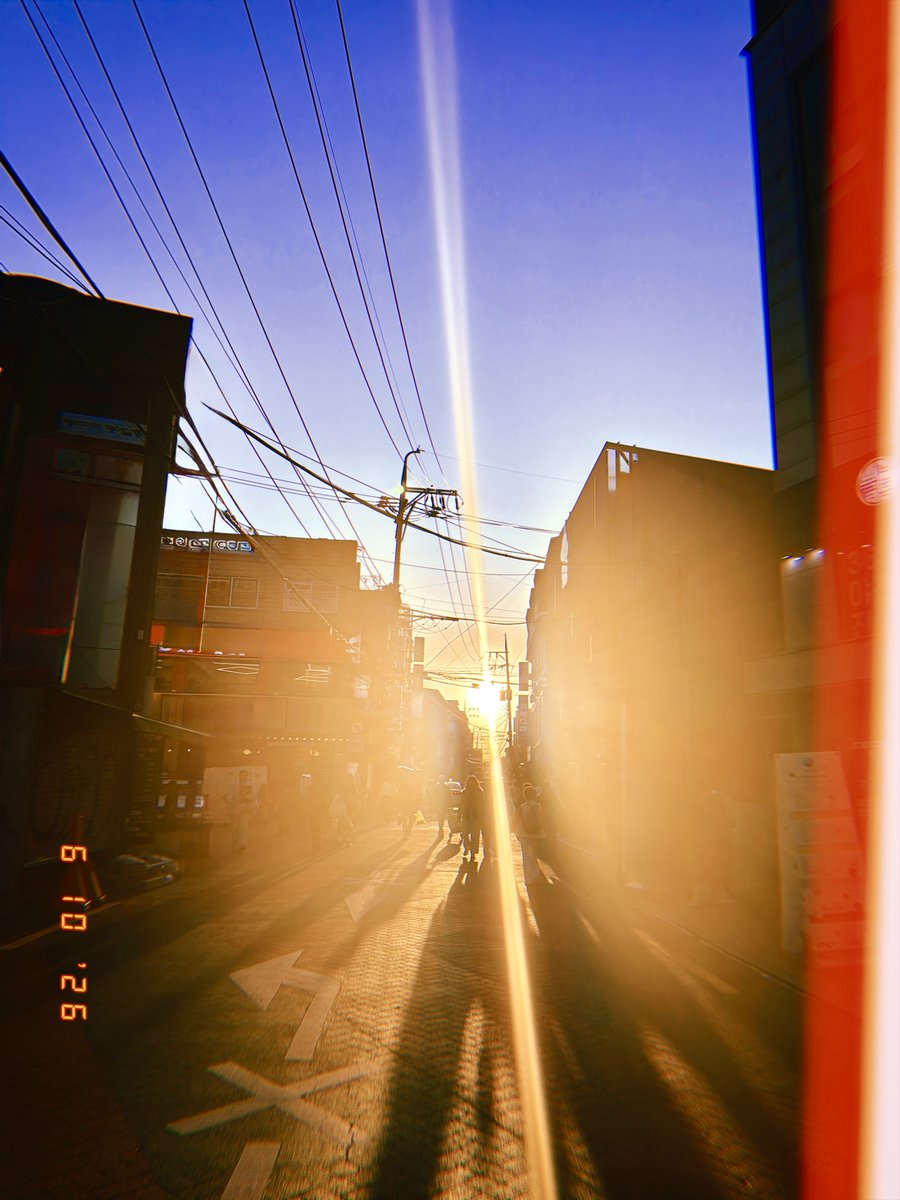 drewstar___'s tweet photo. #식사 아니고 #6pm간식 해질 무렵 눈부시고 쌀쌀하다. #evening19 #Tuesday ✨

<애플시나몬칩>+<테라beer제로>+<닭가슴살 구이+방금 사온 토마토> https://t.co/zzJhUyglAR
