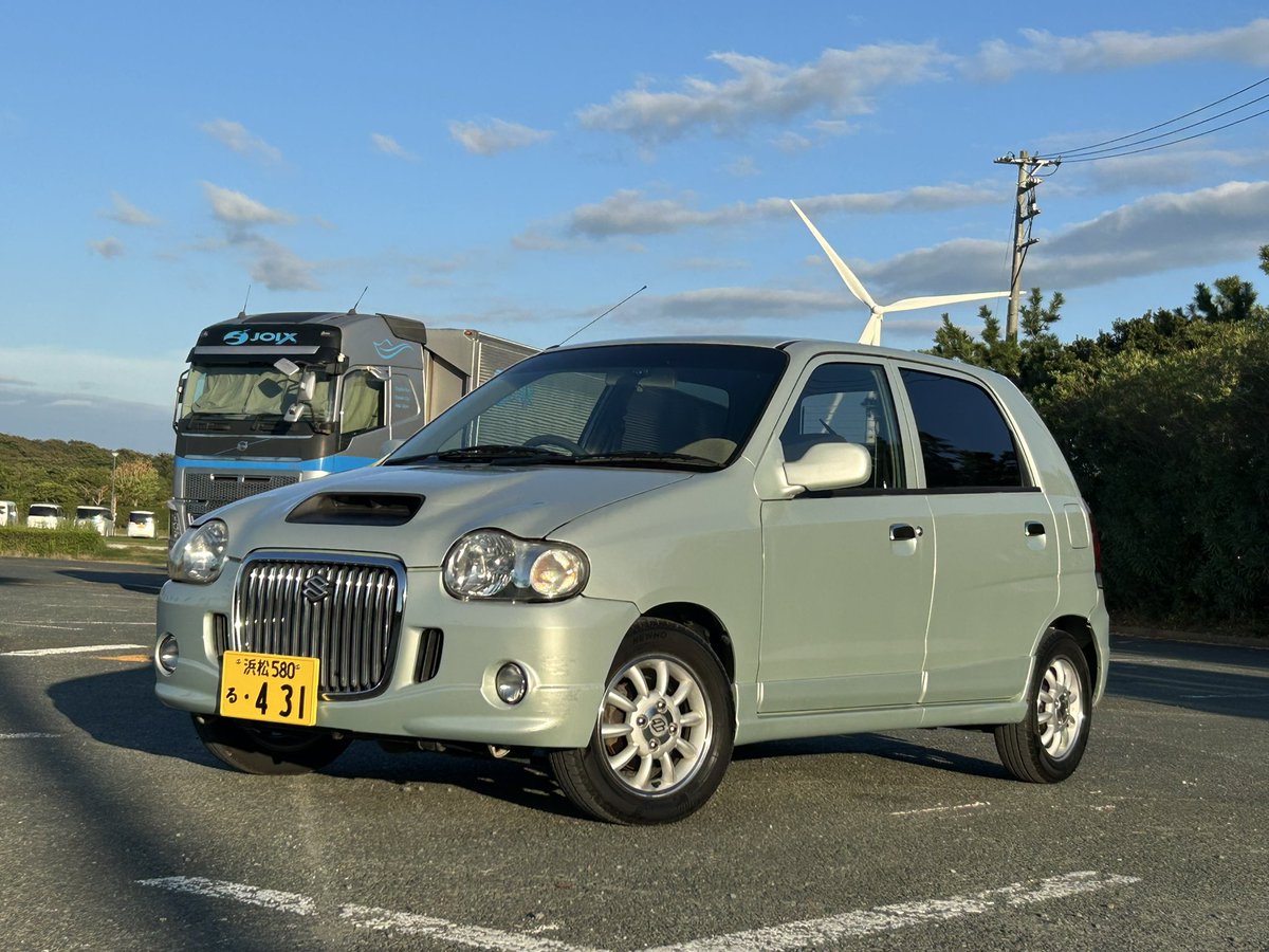D1_MK7's tweet photo. 足車の3ATが横転したので…

𝗦𝗨𝗭𝗨𝗞𝗜 𝗔𝗟𝗧𝗢 "𝑪 "(𝗛𝗔𝟭𝟮𝗦) 買いました
✨𝑻𝑼𝑹𝑩𝑶✨
✨𝟒𝑨𝑻✨
✨外装ツヤツヤ✨
その他快適装備てんこ盛り、こんなアルトが令和に現存してたのかという感じです

今度こそ大事に乗ります…… https://t.co/9K1u77O0Ta