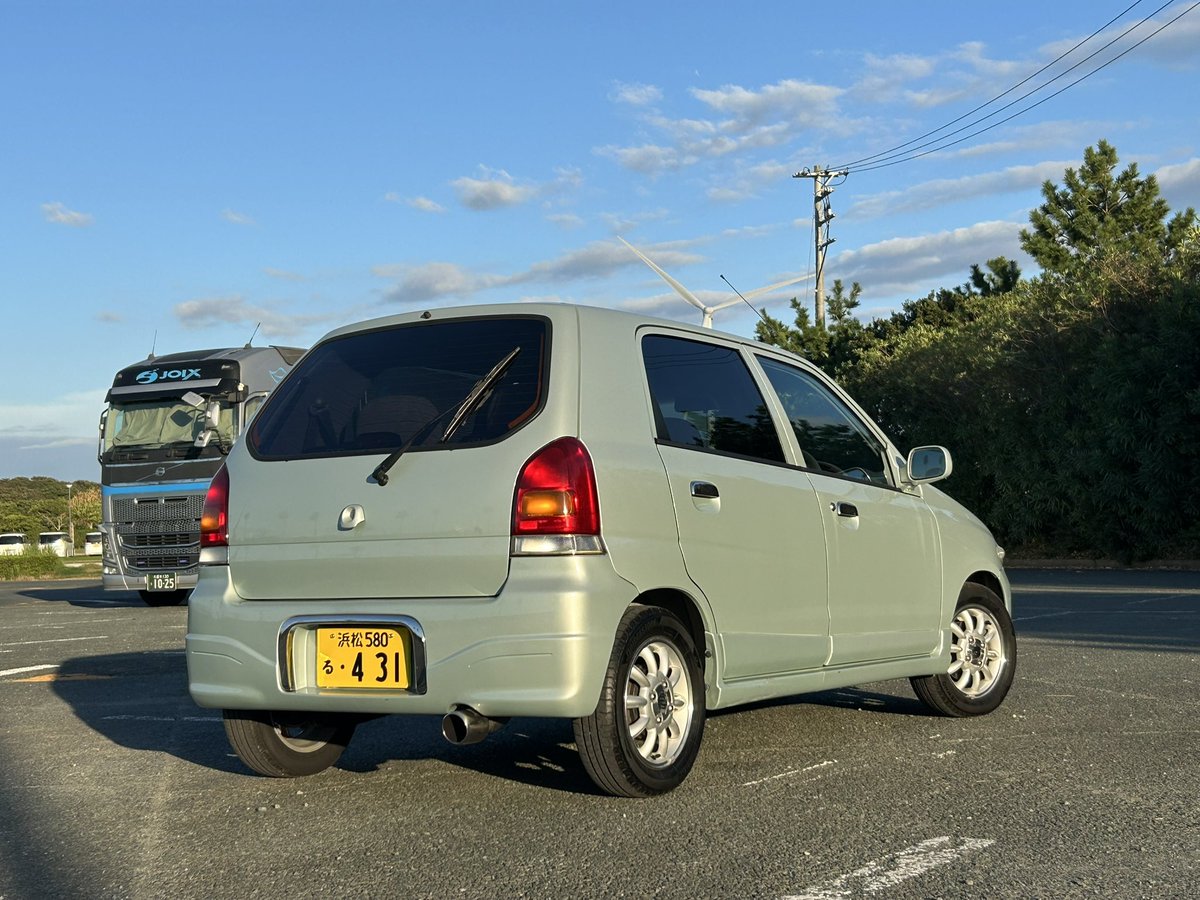 D1_MK7's tweet photo. 足車の3ATが横転したので…

𝗦𝗨𝗭𝗨𝗞𝗜 𝗔𝗟𝗧𝗢 "𝑪 "(𝗛𝗔𝟭𝟮𝗦) 買いました
✨𝑻𝑼𝑹𝑩𝑶✨
✨𝟒𝑨𝑻✨
✨外装ツヤツヤ✨
その他快適装備てんこ盛り、こんなアルトが令和に現存してたのかという感じです

今度こそ大事に乗ります…… https://t.co/9K1u77O0Ta