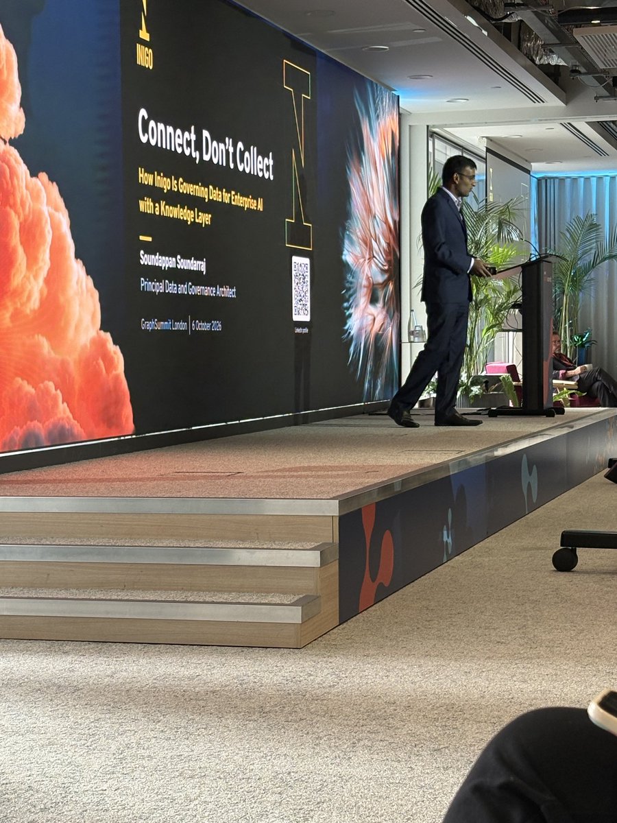 neo4j's tweet photo. Inigo about how they connect all their data
#GraphSummit 
📍London https://t.co/cAyw2mI2hN