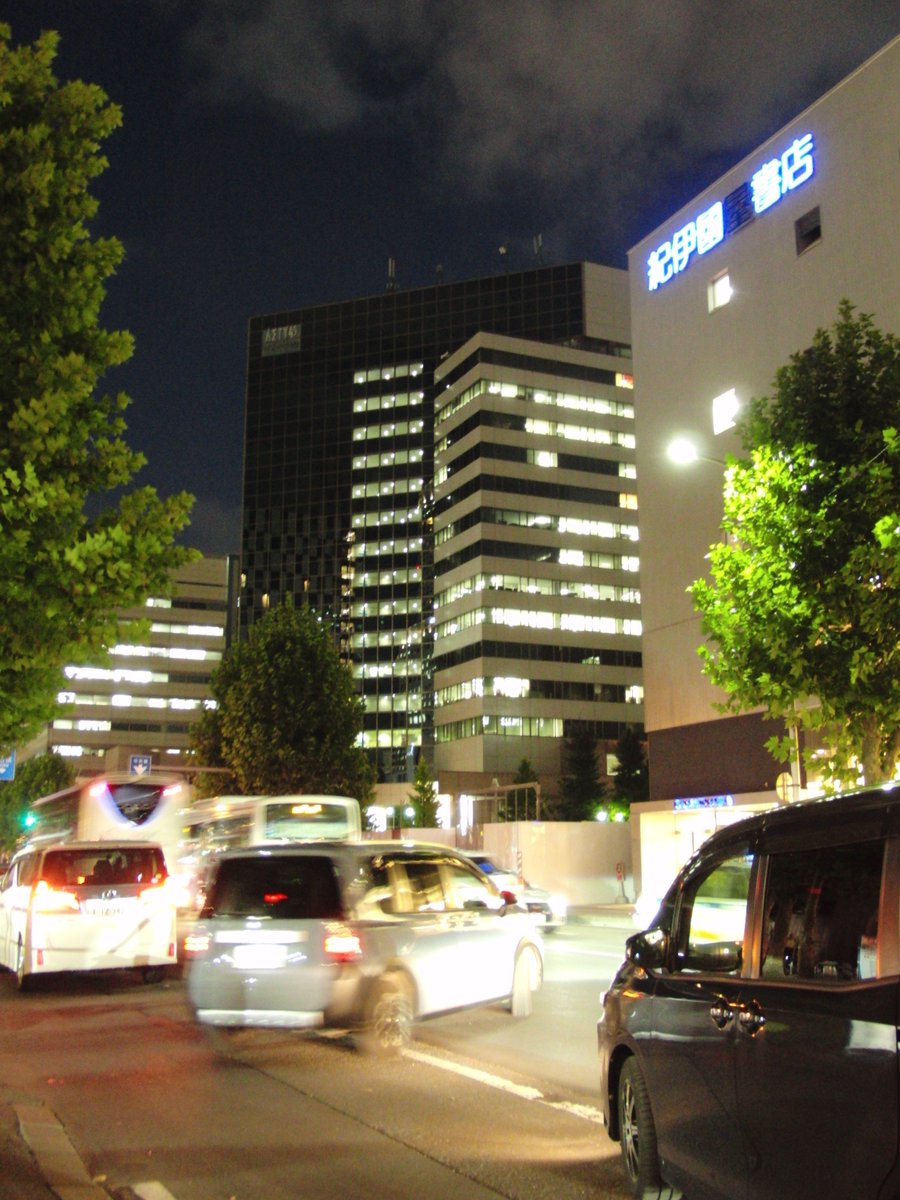 kou1983_2's tweet photo. 札幌駅前 https://t.co/SLUnvWm2oj