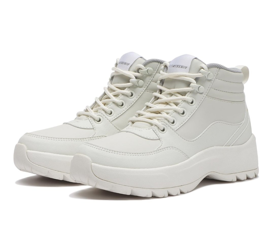 hsn_8325's tweet photo. 予定ないのに白靴衣装でも踊れるようにスニーカー買った😏 https://t.co/ZQkNQg47mq