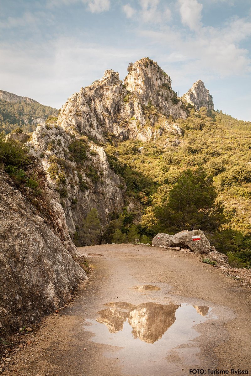 TerresdeMestral's tweet photo. Doncs si que esta bonic l'#OutdoorPark de #mar i #muntanya 💙😍💚 quan plou
Foto: @TTivissa
#panoràmiques imponents
#CostaDaurada
#TerresDeLEbre
#natura
#família
#sensacions
#esport
#snorkel
#nàutica
#vela
#windsurf
#neopre
#senderisme
#btt
#escalada
#DelEbrealaMediterrània https://t.co/wHfdbEmsX8