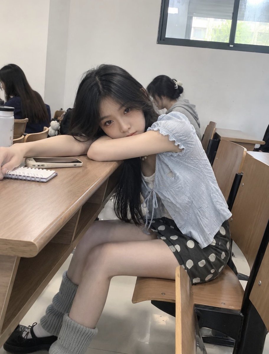 katie30lt7's tweet photo. 现在是17:45分、新拍的视频    

有人想要锐评一下我20岁的福嘛😌   

（拒绝人机）赶紧看，我要删了    

真没有🚪流言2我真给呀 https://t.co/WX30chBSbi
