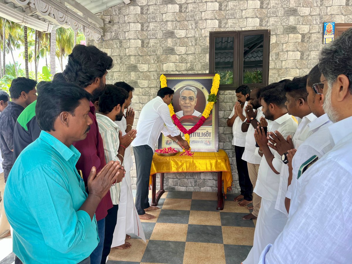 arunraajkg's tweet photo. நமது திருச்செங்கோடு  குமாரமங்கலம் மண்ணின் மைந்தரும், இந்திய சுதந்திரப் போராட்ட வீரரும், சென்னை மாகாண முன்னாள் முதலமைச்சரும் இன்னும் நிர்வாக ரீதியான பல்வேறு பதவிகள் மூலம் மக்களுக்கு பெருந்தொண்டாற்றிய அமரர் ப. சுப்பராயன் அவர்களின் நினைவு நாளில் நமது தலை தாழ்ந்த புகழ் வணக்கத்தை  செலுத்துகிறோம். 

இட ஒதுக்கீடு, ஆலய நுழைவு  விவகாரங்களில்  பெரும் பங்காற்றிய சுப்பராயன் அவர்கள்... சென்னை மாகாண முதலமைச்சராக இருந்தபோது கொண்டுவந்த வகுப்புவாரி பிரதிநிதித்துவ அரசாணை சமூக நீதி வரலாற்றில் ஒரு மைல் கல்லாகும்.

மேலும் அரசு பணிகளுக்கு தகுதியானவர்களை தேர்வு செய்ய  public service commission அமைத்ததிலும் சுப்பராயனுக்கு பெரும்பங்கு உள்ளது. 

இவ்வாறு நாம் இன்று அனுபவித்து வரும் பல்வேறு உரிமைகளுக்காக  அரும்பாடுபட்ட சுப்பராயன் அவர்களின் வழியில் என்றும் மக்களுக்காக உழைப்போம்!

@TVKVijayHQ | @TVKPartyHQ | @TVKHQITWingOffl | @BussyAnand

#தமிழகவெற்றிக்கழகம் #TVK
