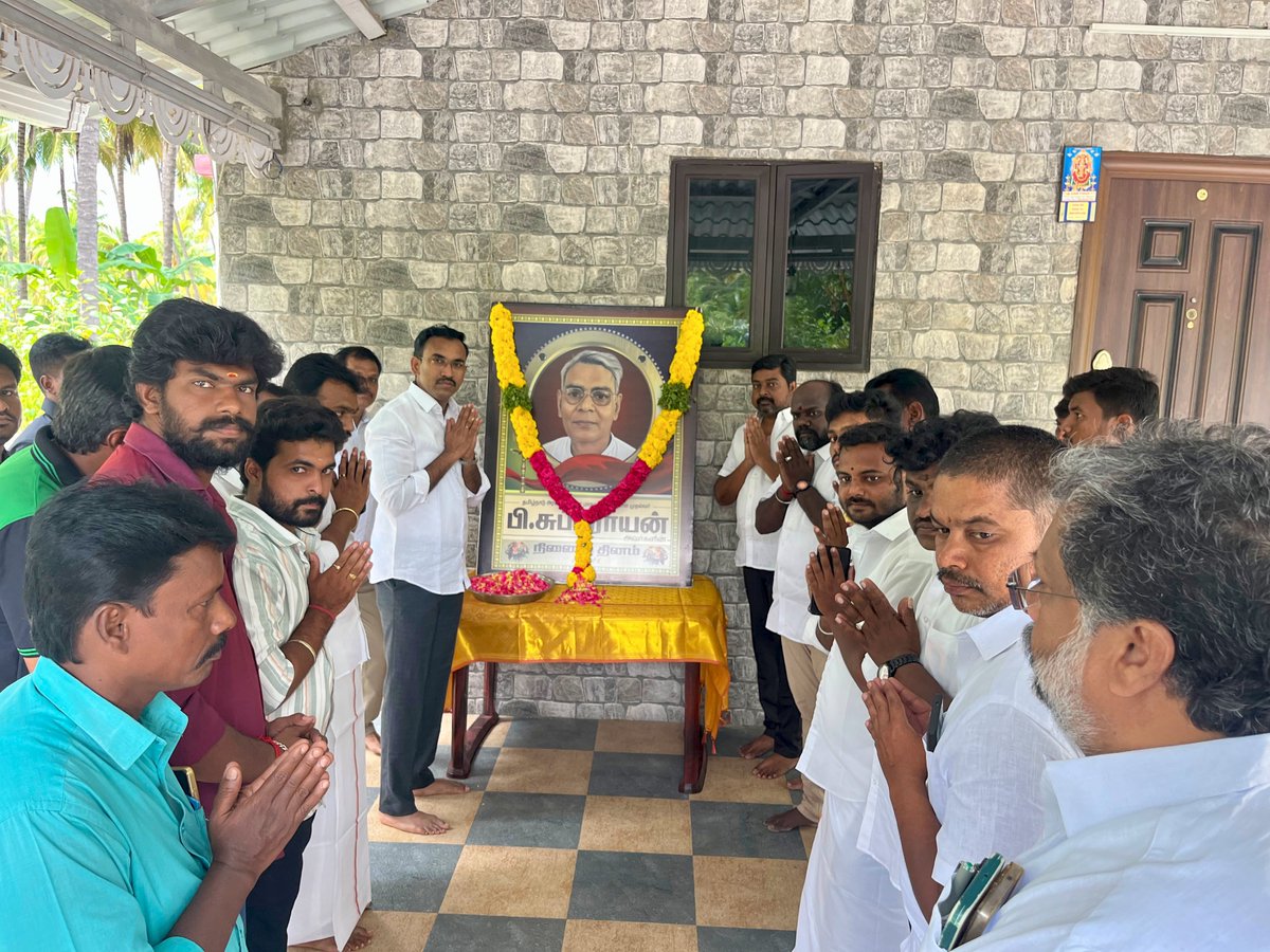 arunraajkg's tweet photo. நமது திருச்செங்கோடு  குமாரமங்கலம் மண்ணின் மைந்தரும், இந்திய சுதந்திரப் போராட்ட வீரரும், சென்னை மாகாண முன்னாள் முதலமைச்சரும் இன்னும் நிர்வாக ரீதியான பல்வேறு பதவிகள் மூலம் மக்களுக்கு பெருந்தொண்டாற்றிய அமரர் ப. சுப்பராயன் அவர்களின் நினைவு நாளில் நமது தலை தாழ்ந்த புகழ் வணக்கத்தை  செலுத்துகிறோம். 

இட ஒதுக்கீடு, ஆலய நுழைவு  விவகாரங்களில்  பெரும் பங்காற்றிய சுப்பராயன் அவர்கள்... சென்னை மாகாண முதலமைச்சராக இருந்தபோது கொண்டுவந்த வகுப்புவாரி பிரதிநிதித்துவ அரசாணை சமூக நீதி வரலாற்றில் ஒரு மைல் கல்லாகும்.

மேலும் அரசு பணிகளுக்கு தகுதியானவர்களை தேர்வு செய்ய  public service commission அமைத்ததிலும் சுப்பராயனுக்கு பெரும்பங்கு உள்ளது. 

இவ்வாறு நாம் இன்று அனுபவித்து வரும் பல்வேறு உரிமைகளுக்காக  அரும்பாடுபட்ட சுப்பராயன் அவர்களின் வழியில் என்றும் மக்களுக்காக உழைப்போம்!

@TVKVijayHQ | @TVKPartyHQ | @TVKHQITWingOffl | @BussyAnand

#தமிழகவெற்றிக்கழகம் #TVK