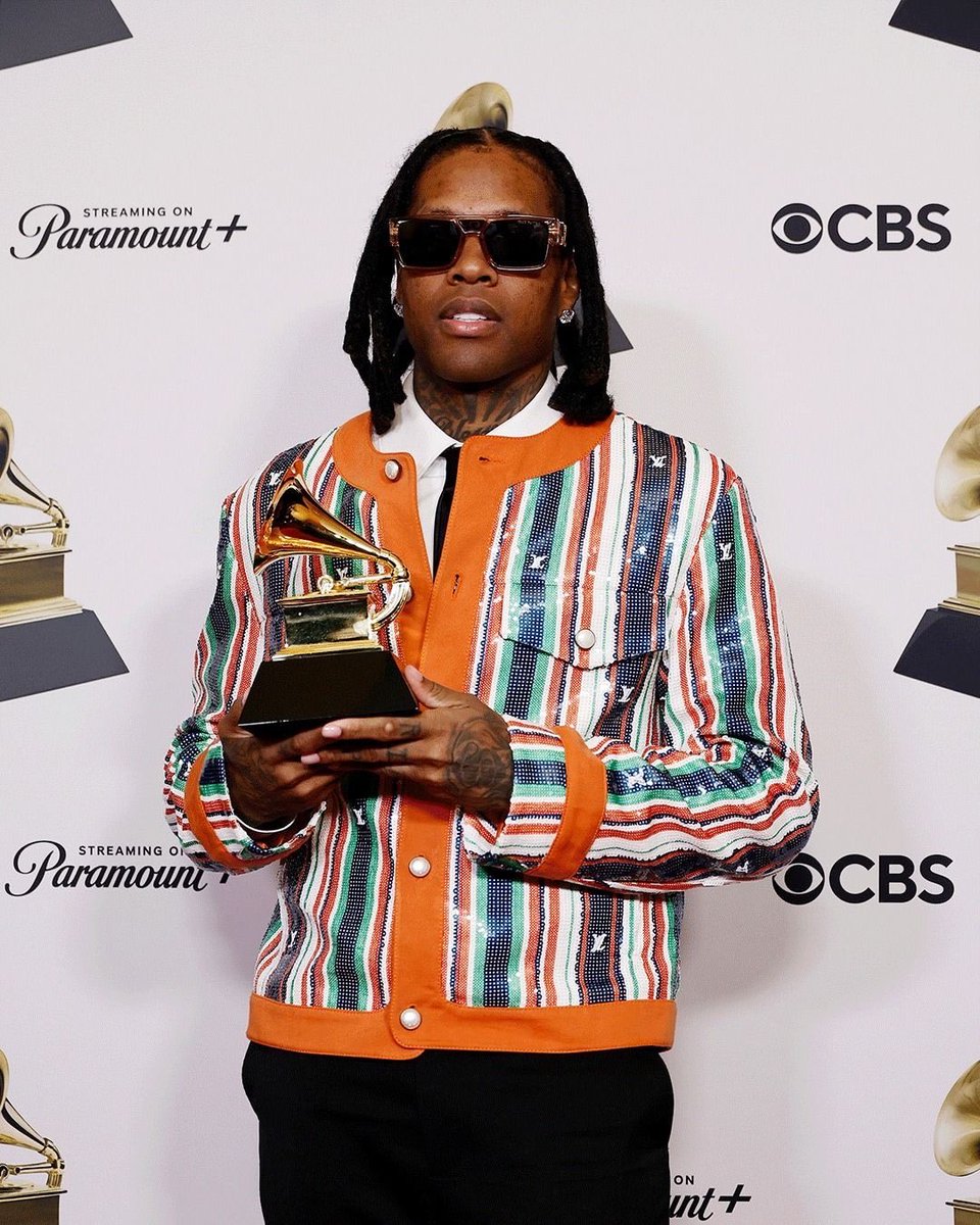 OTF300LAMRON64's tweet photo. Lil durk is the first drill rapper to win a Grammy Award😜🏆🥇..THE 🎤…………. https://t.co/ToaUO36ghD