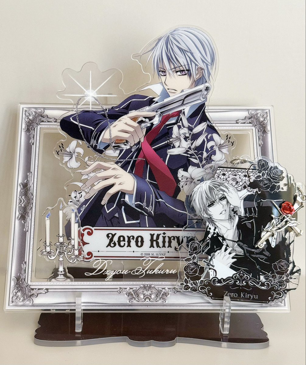 DxYou_Yooo's tweet photo. 錐生零 🩸 #ヴァンパイア騎士 

新入グッズ！美しすぎ www 🥹 https://t.co/EG1GVXmZqj